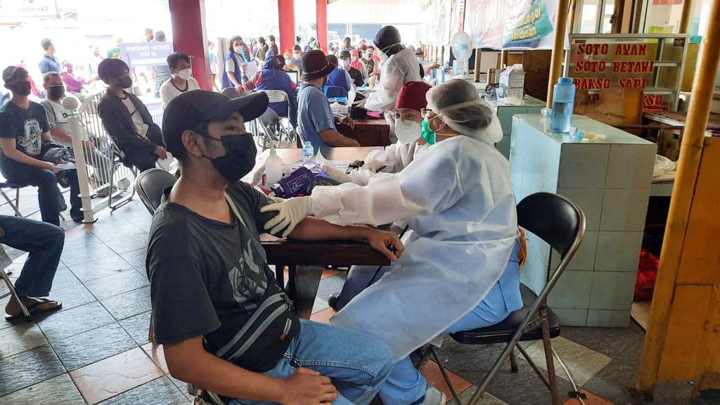 Layanan mobil vaksinasi NasDem