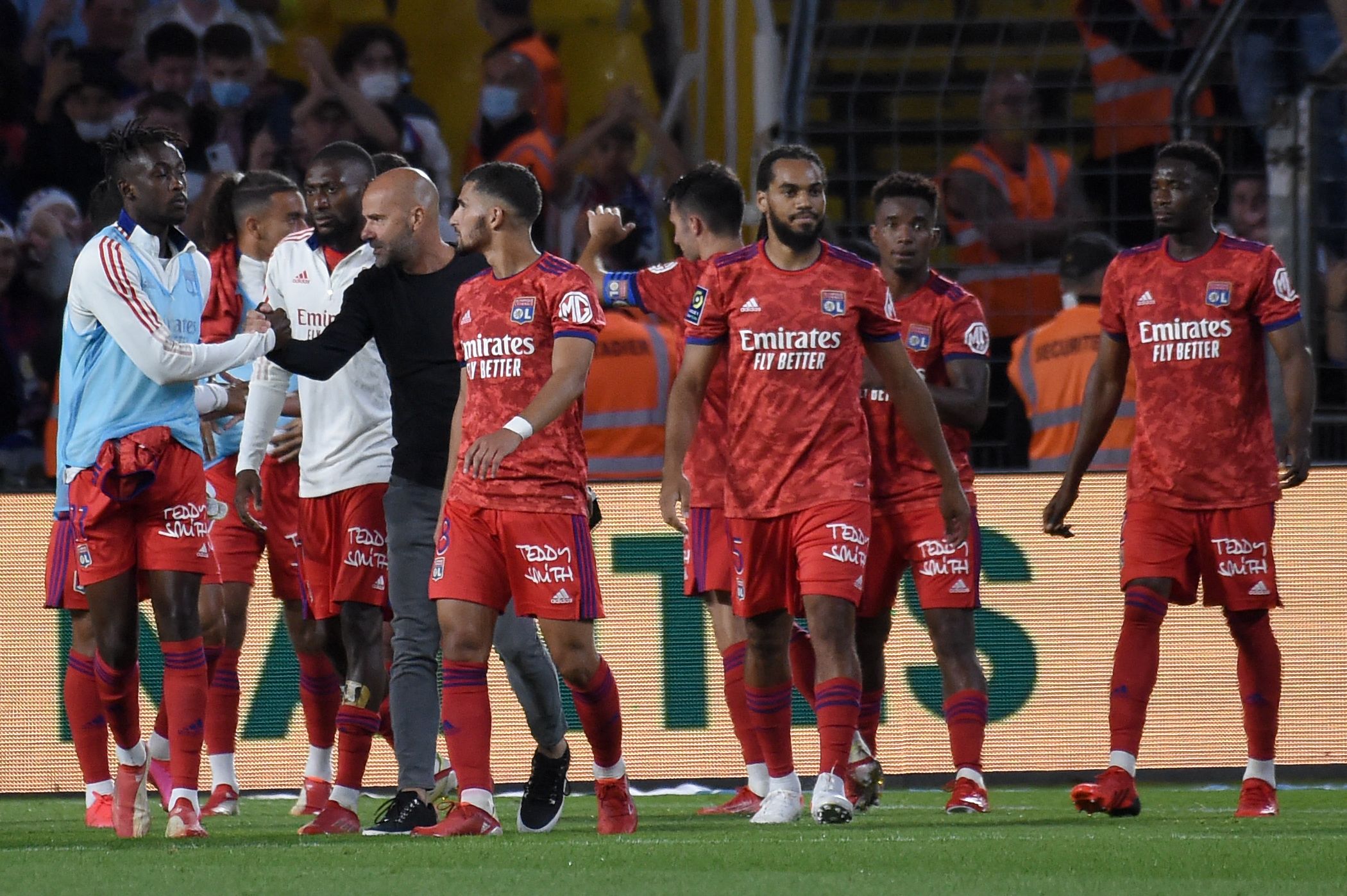 Para pemain Lyon melakukan selebrasi atas kemenangan melawan Nantes