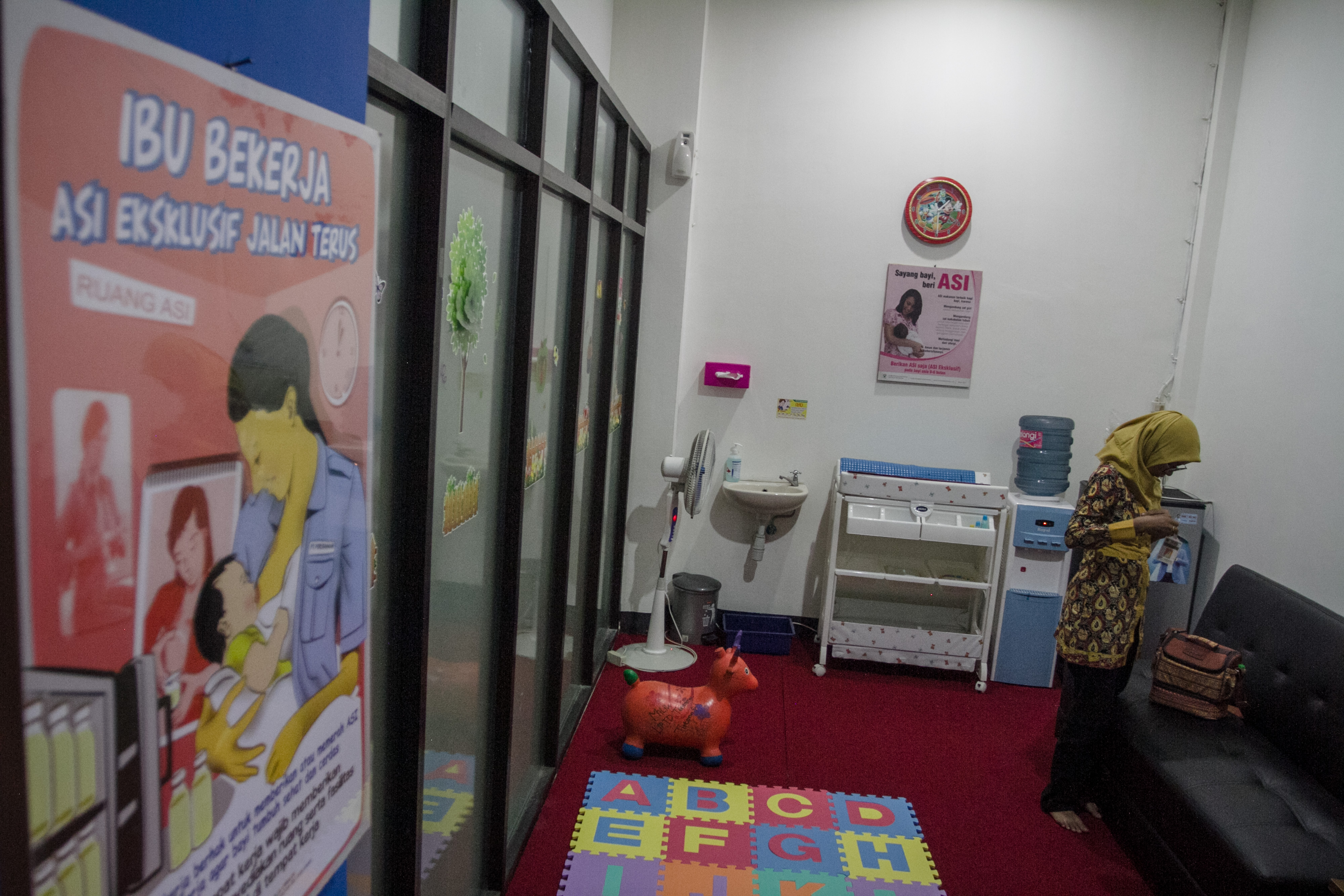 Ilustrasi--Ruang laktasi di Terminal Tipe A Tirtonadi, Solo, Jawa Tengah.