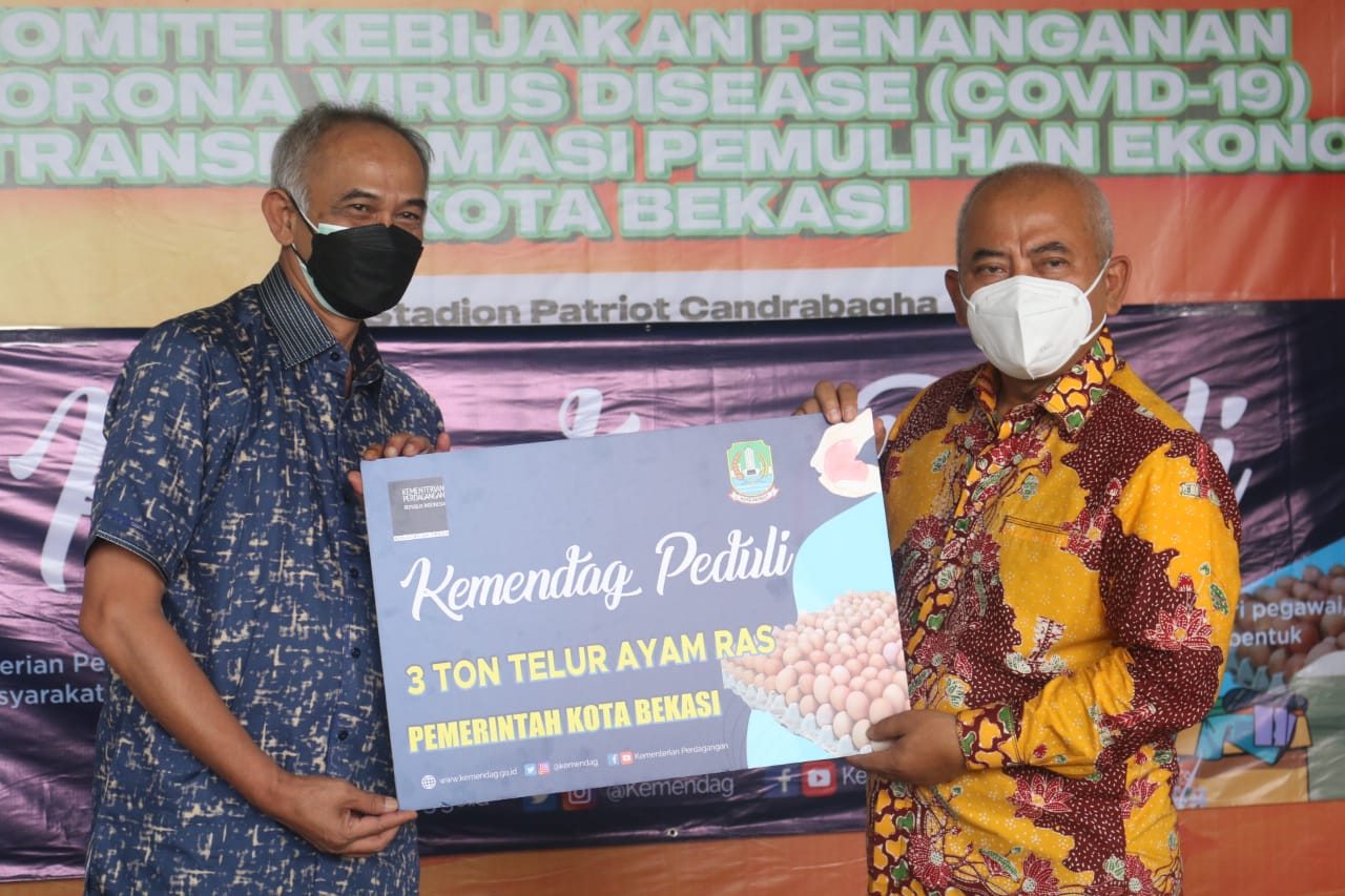 Bantuan 3 ton telur diterima Wali Kota Bekasi Rahmat Effendi