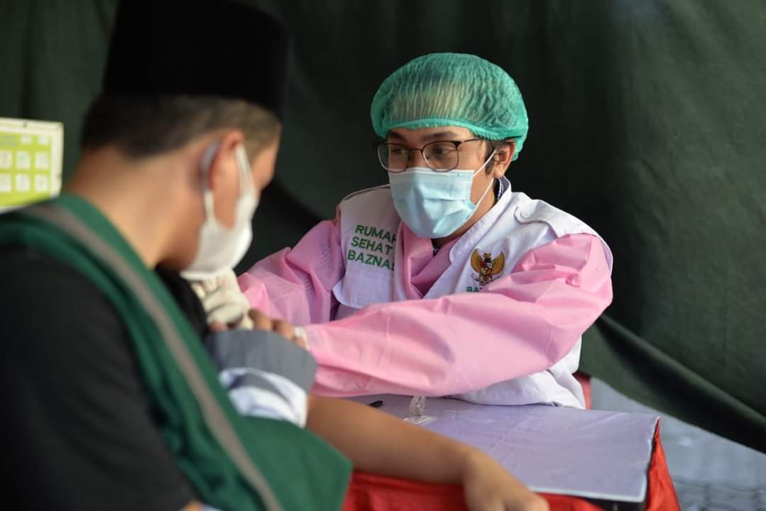 Maka, guna mendukung kesehatan kyai, BAZNAS meluncurkan program 'Kita Jaga Kyai'. 