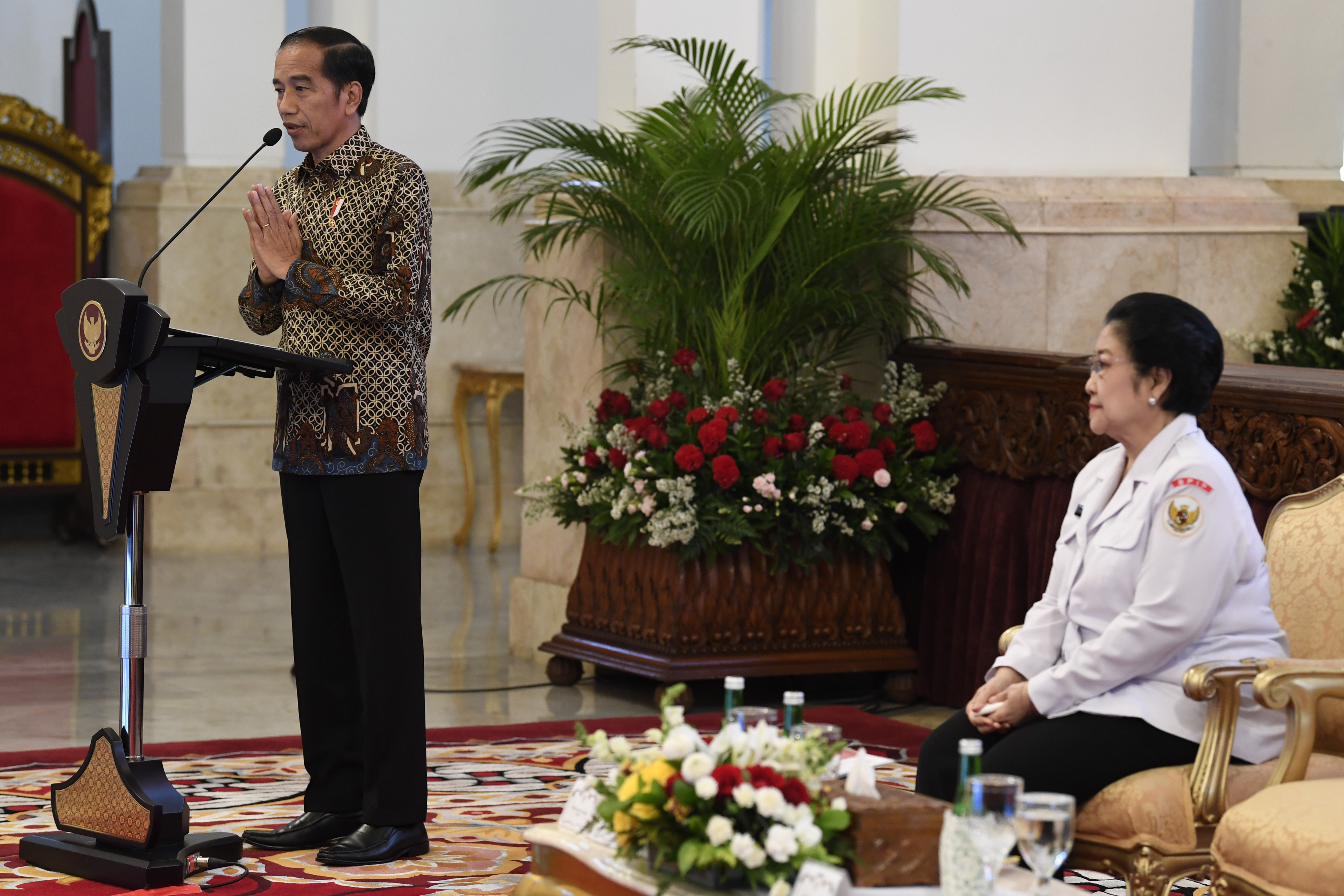 Presiden Jokowi memberikan sambutan dengan disaksikan Ketua Dewan Pengarah BPIP Megawati Soekarnoputri pada 2019 lalu.