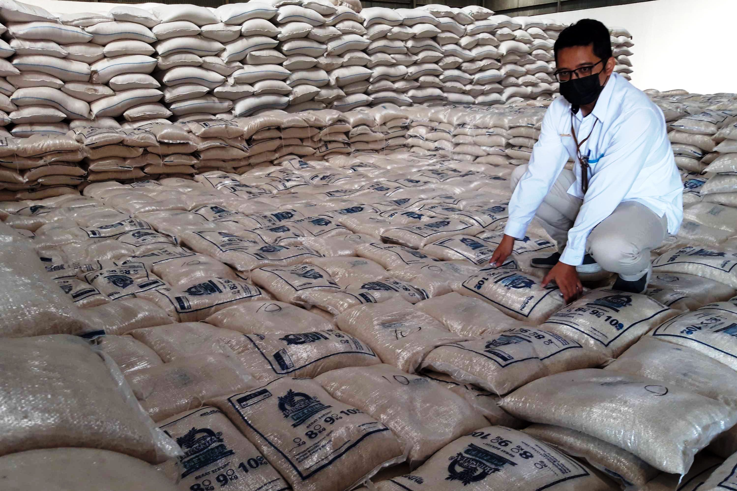 Polda Sumbar Terima Bantuan Beras Peduli Covid dari Masyarakat Tionghoa