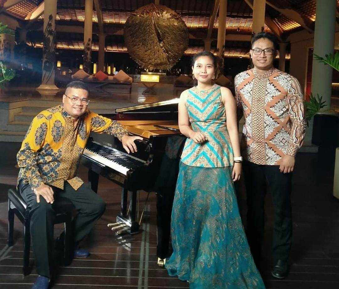 Konser amal virtual bertajuk “NTT adalah Kita” yang dipersembahkan Ananda Sukarlan dan sejumlah musisi.