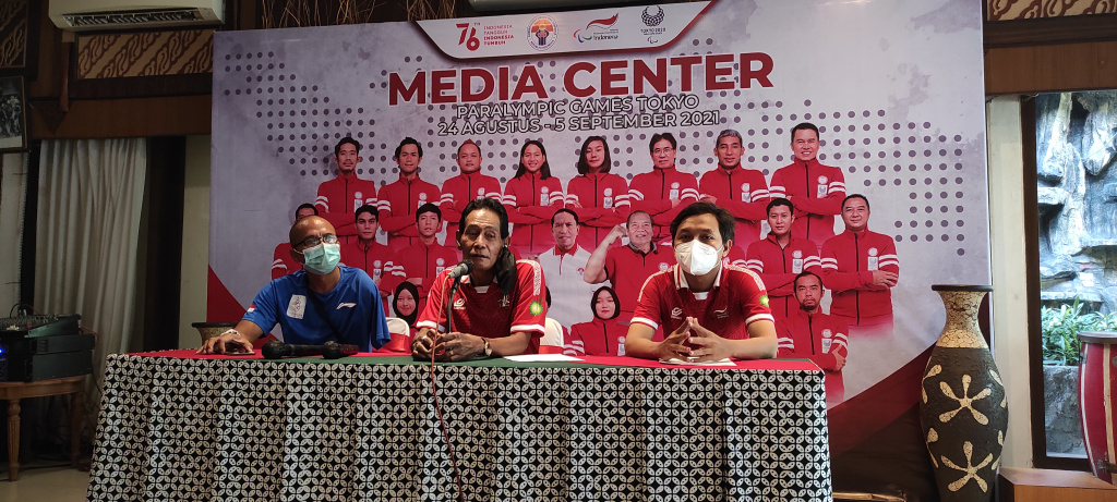 Pengurus menyampaikan pembukaan media center NPC di Surakarta, Jawa Tengah. 