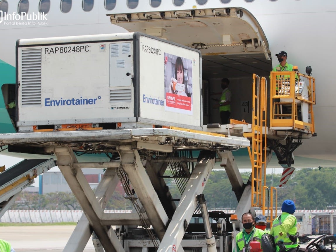 Kedatangan vaksin Sinovac.