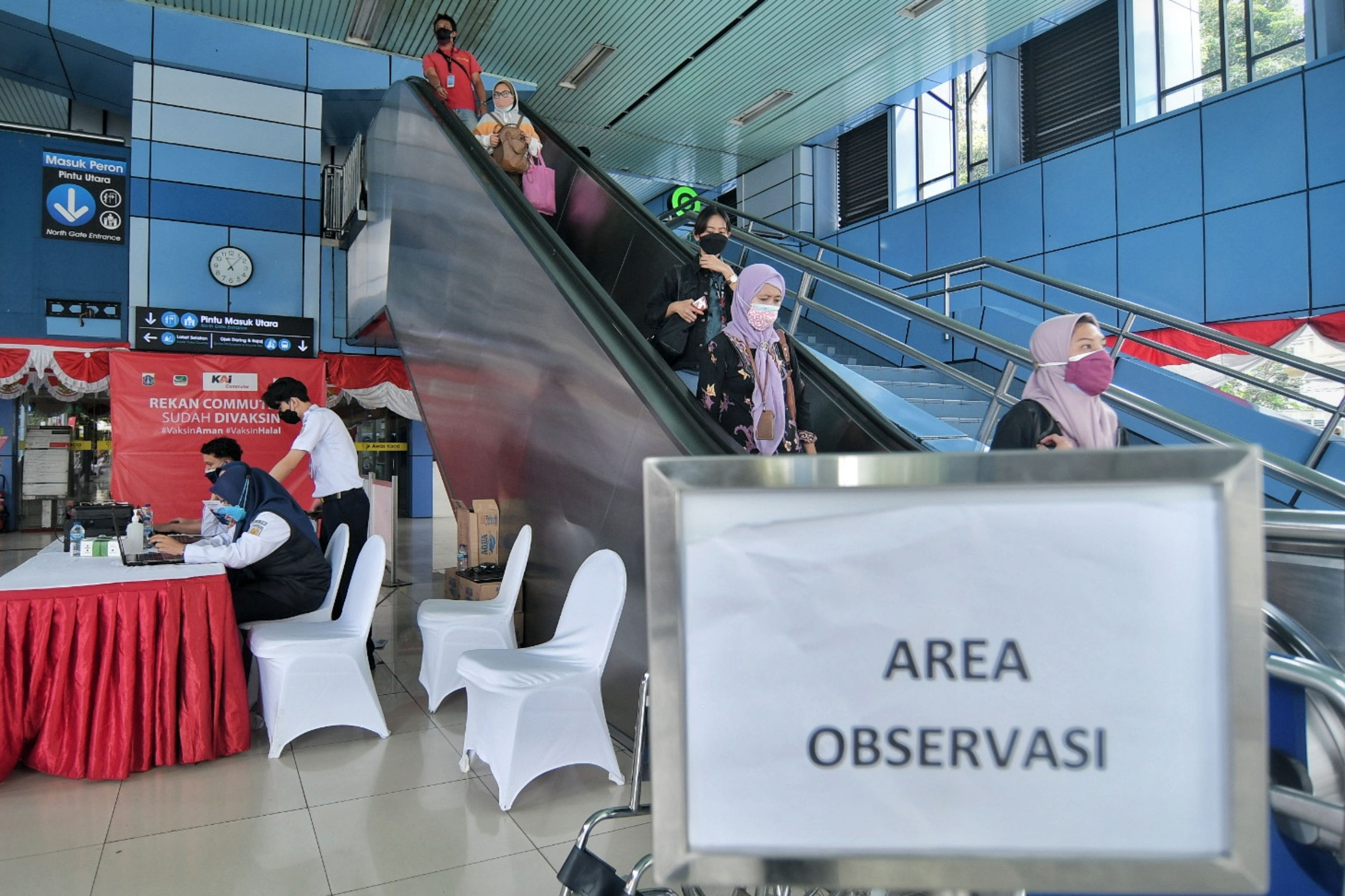 Vaksinasi Covid-19 di Stasiun Juanda, Jakarta