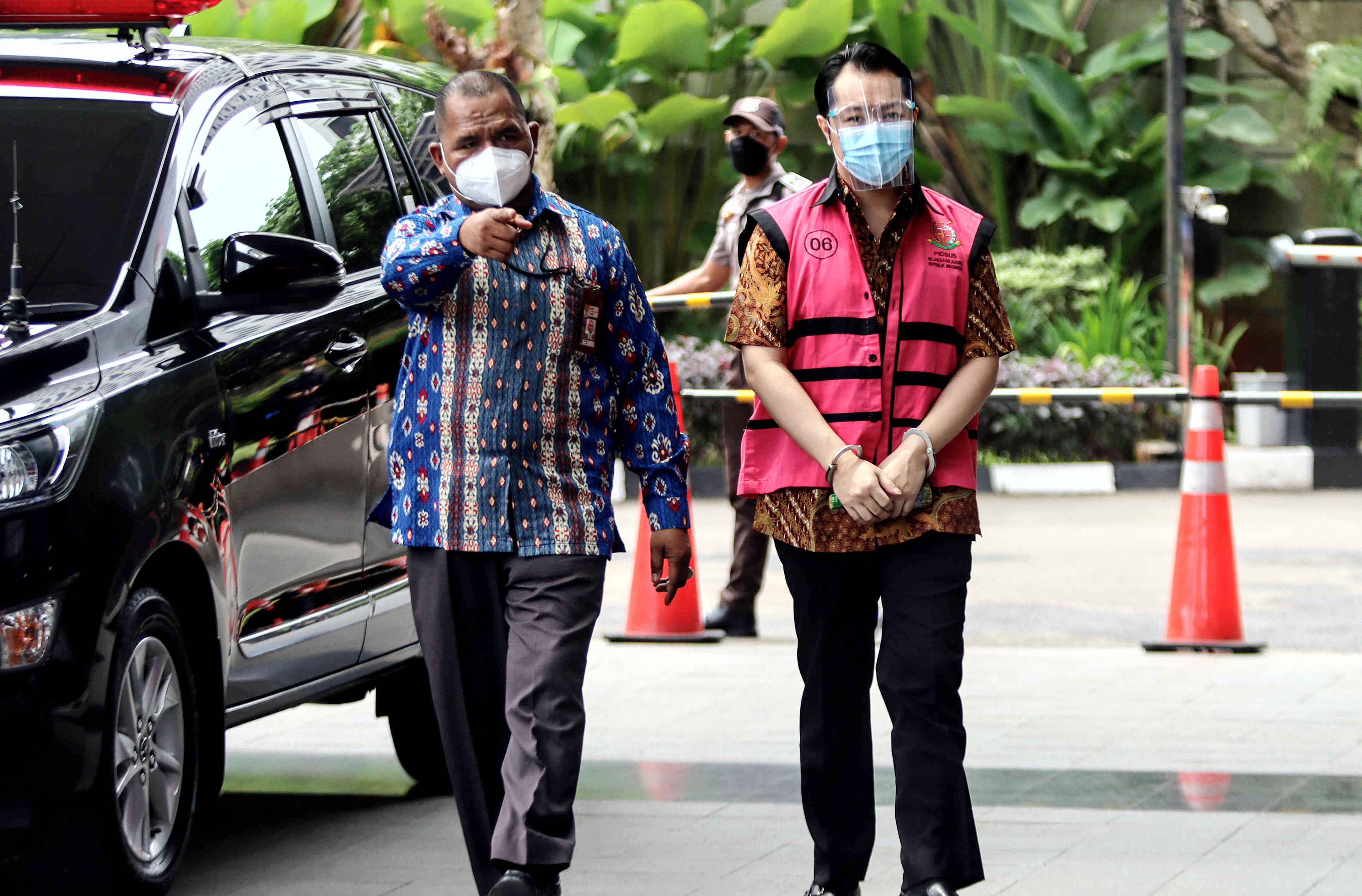 Tersangka kasus korupsi Asabri, Jimmy Sutopo, tiba di gedung KPK, Jakarta.