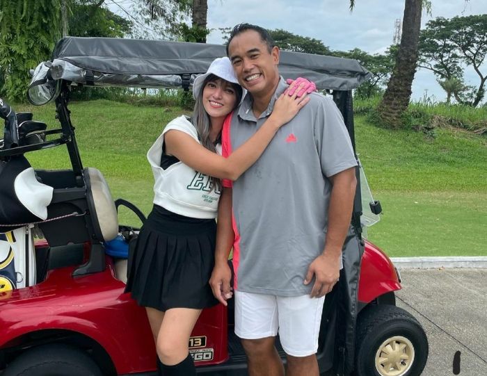 Pasangan suami istri, selebritas Nia Ramadhani dan pengusaha Ardi Bakrie tersangkut penyalahgunaan narkoba.