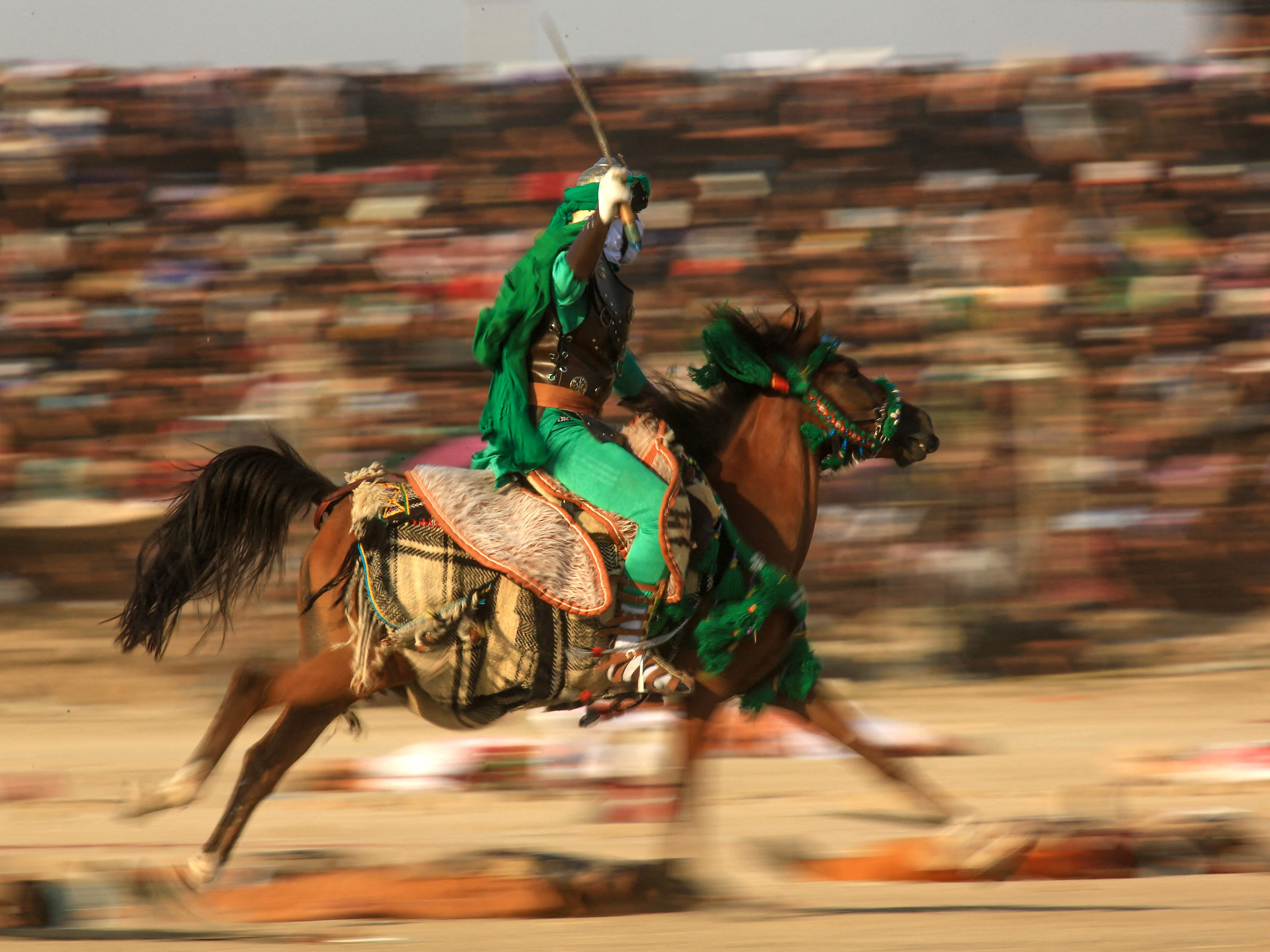 Drama sejarah Muslim Syiah memainkan pertempuran Karbala abad ke-7 bertepatan dengan 10 Muharram di Irak, Kamis (19/8).