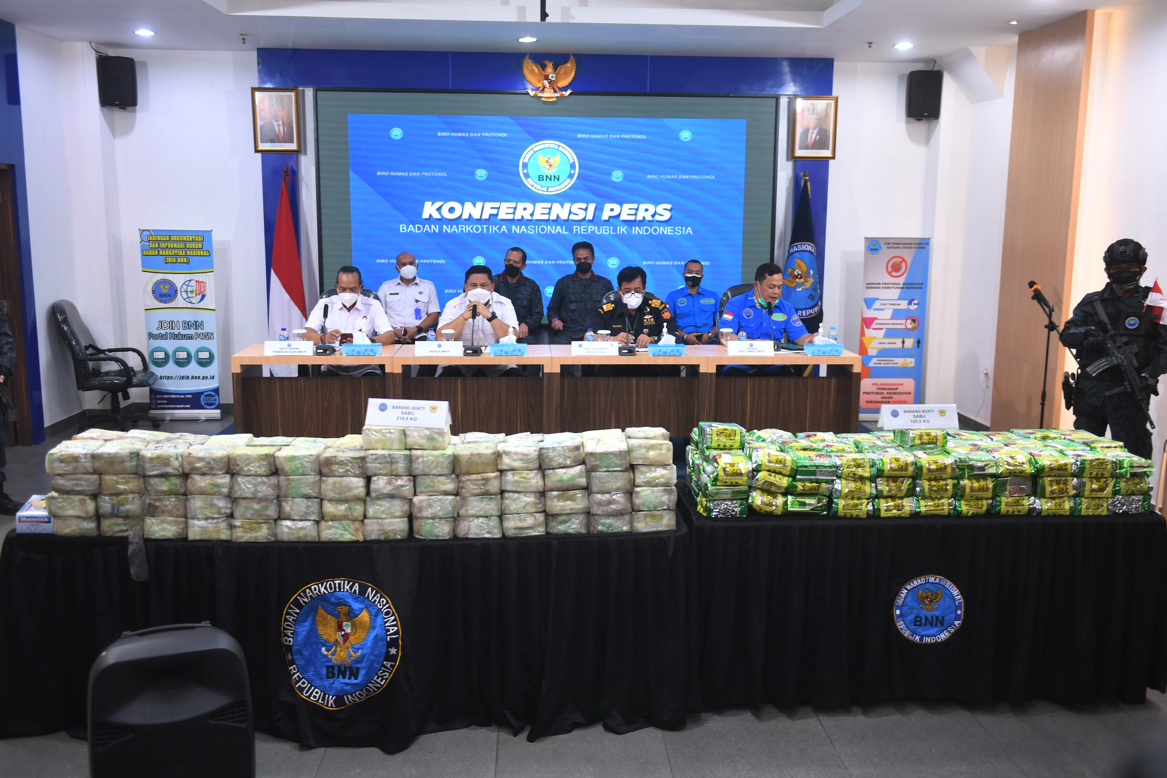BNN melakukan konferensi pers terkait kasus penyelundupan narkoba jaringan internasional.