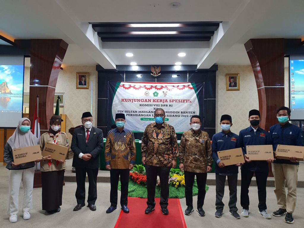 Kemensos Langsung Salurkan Paket Bantuan Sosial Masker dan Vitamin di Provinsi Banten