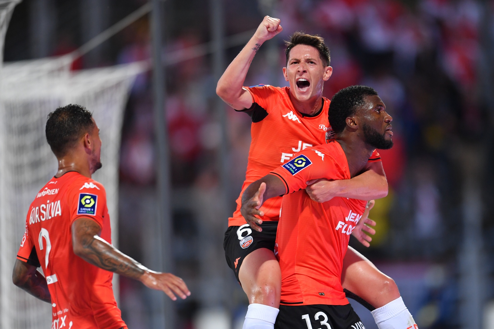 Para pemain Lorient melakukan selebrasi usai mencetak gol ke gawang Monaco di laga Ligue 1.