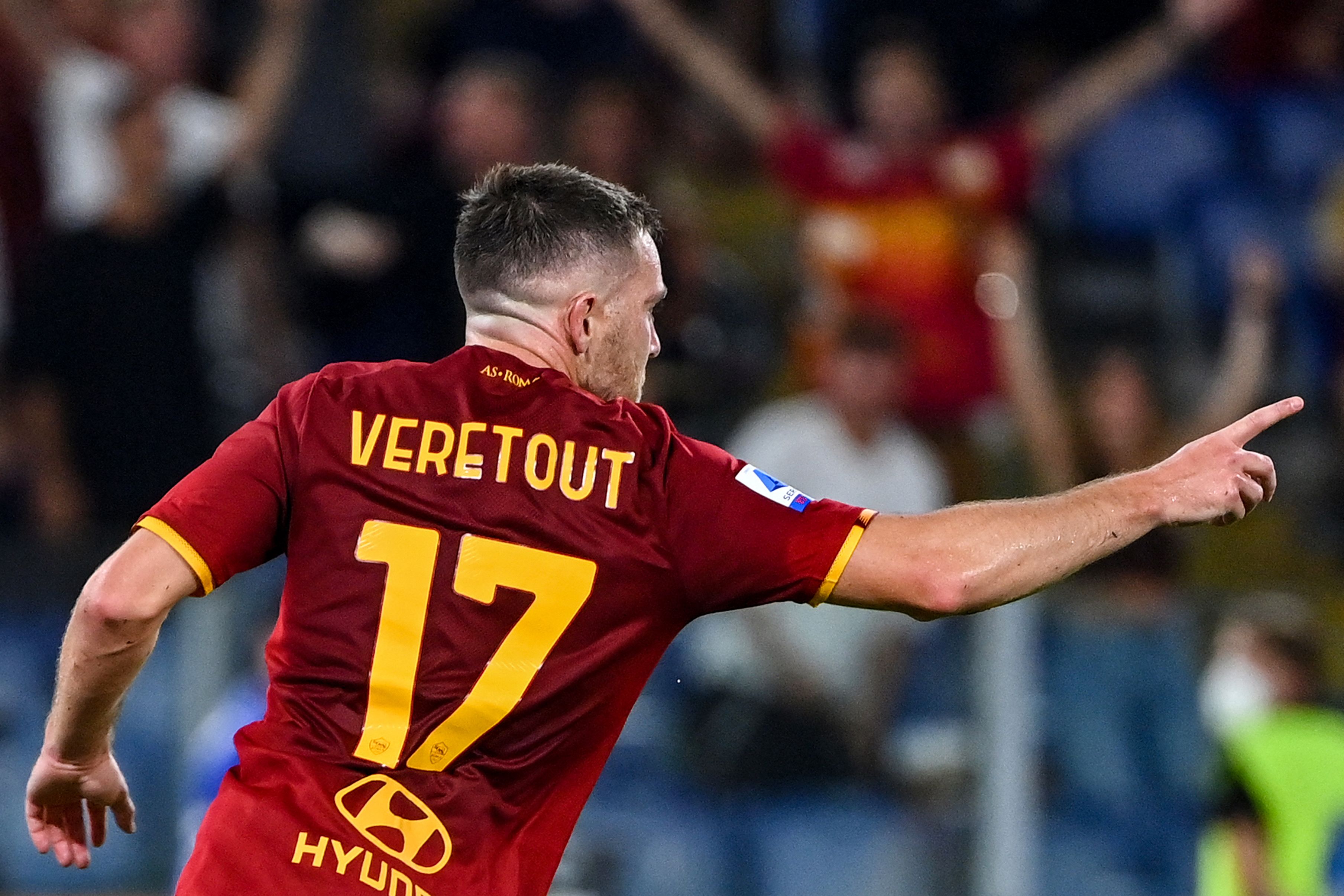 Gelandang AS Roma Jordan Veretout melakukan selebrasi usai mencetak gol ke gawang Fiorentina di laga Serie A.