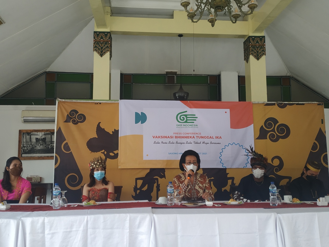 GKR Hemas (tengah) saat jumpa pers