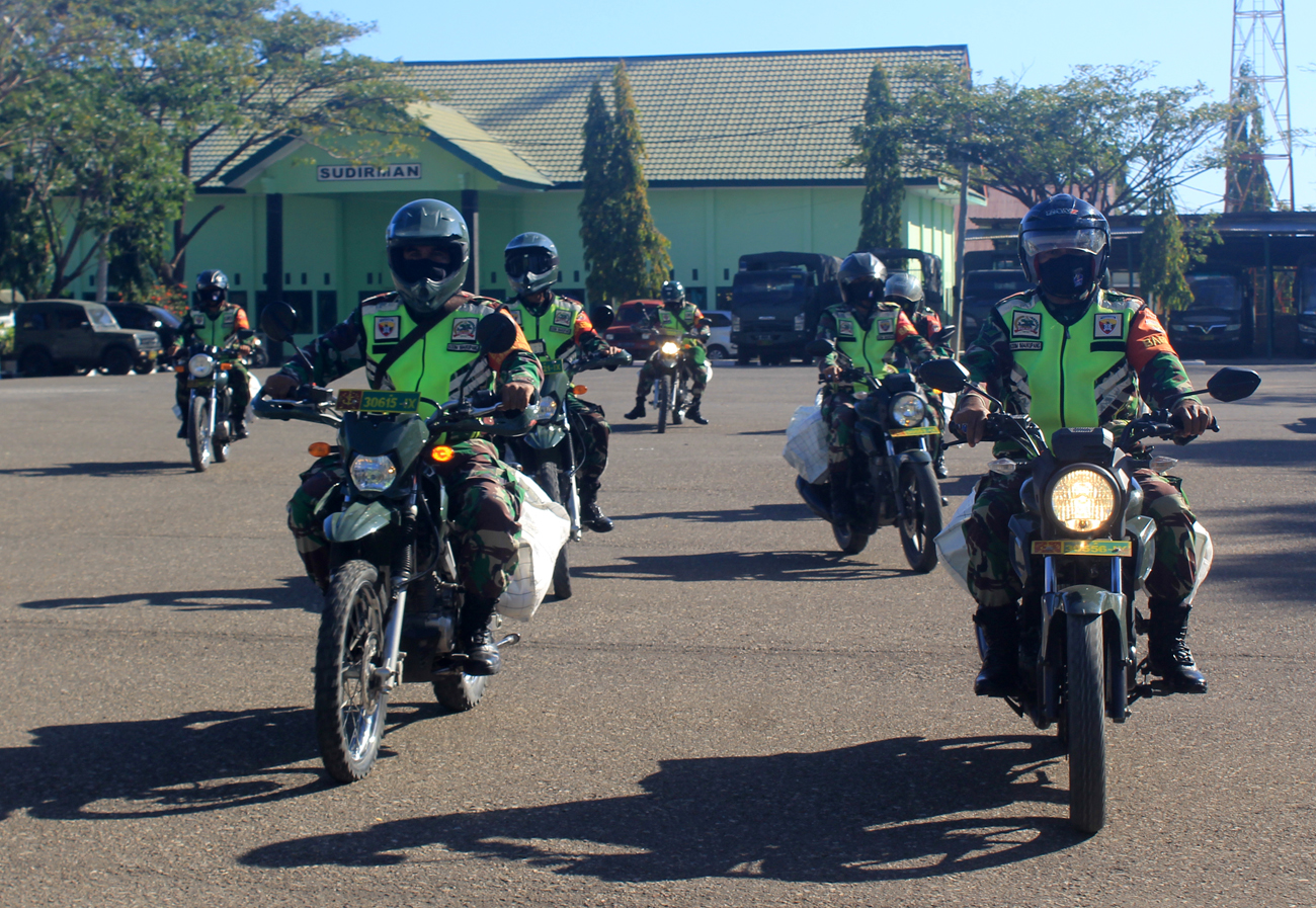  Korem 161 Wirasakti Kupang bersamas 14 kodim di NTT menyalurkan bantuan sosial (bansos) sebanyak 150 ton beras kepada warga terdampak paned