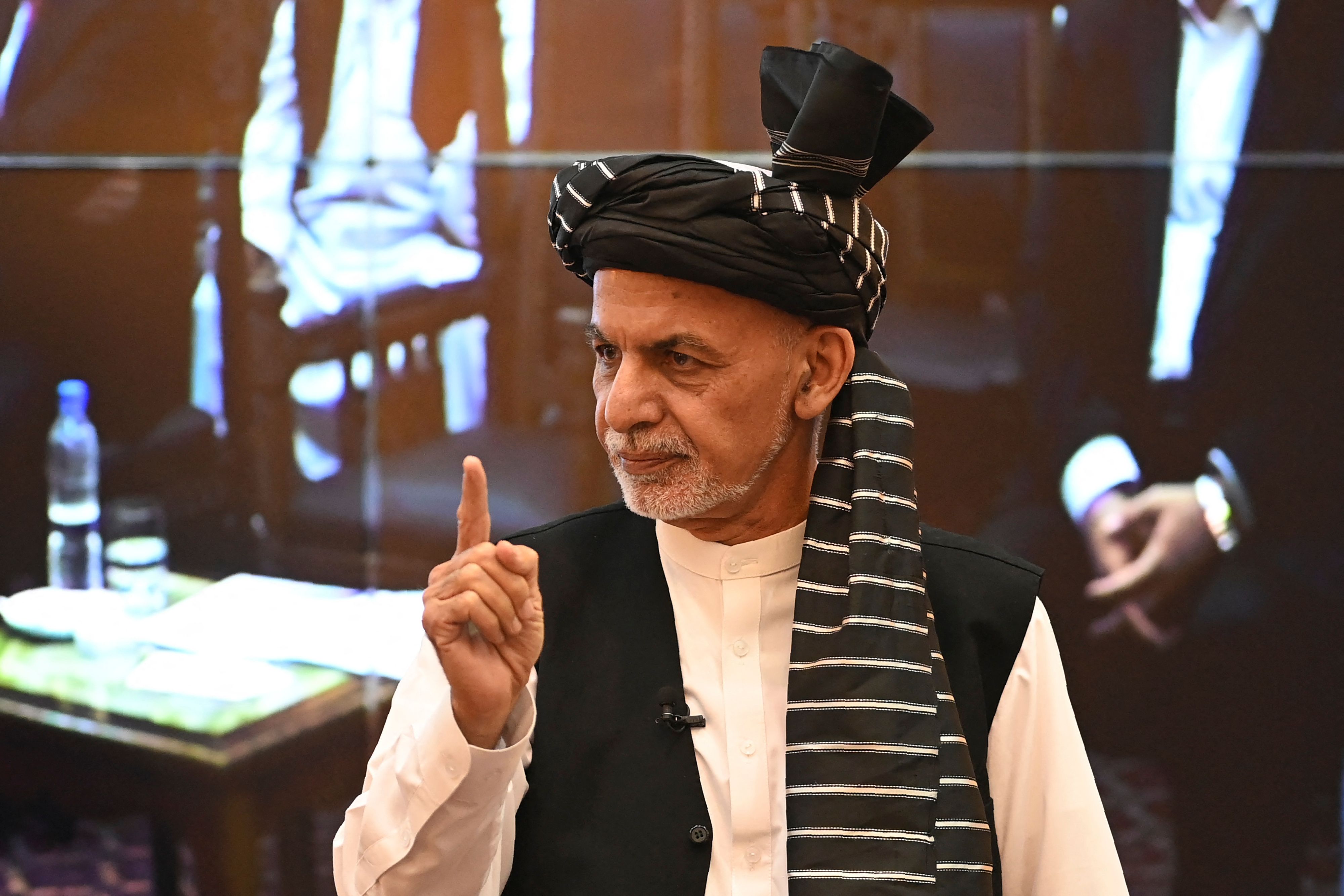 :Presiden Afghanistan Ashraf Ghani dilaporkan telah meninggalkan Afghanistan setelah Taliban memasuki ibukota Kabul.  