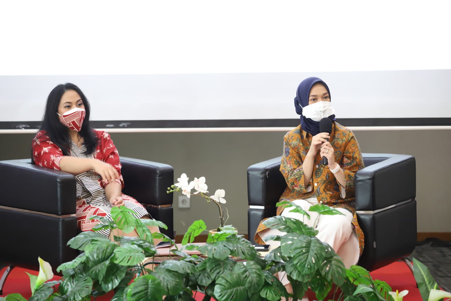 Dialog kesehatan yang digelar RSU Bunda Jakarta dengan menghadirkan narasumber dr. Alfa P. Meutia, SpOG(K) (kanan).