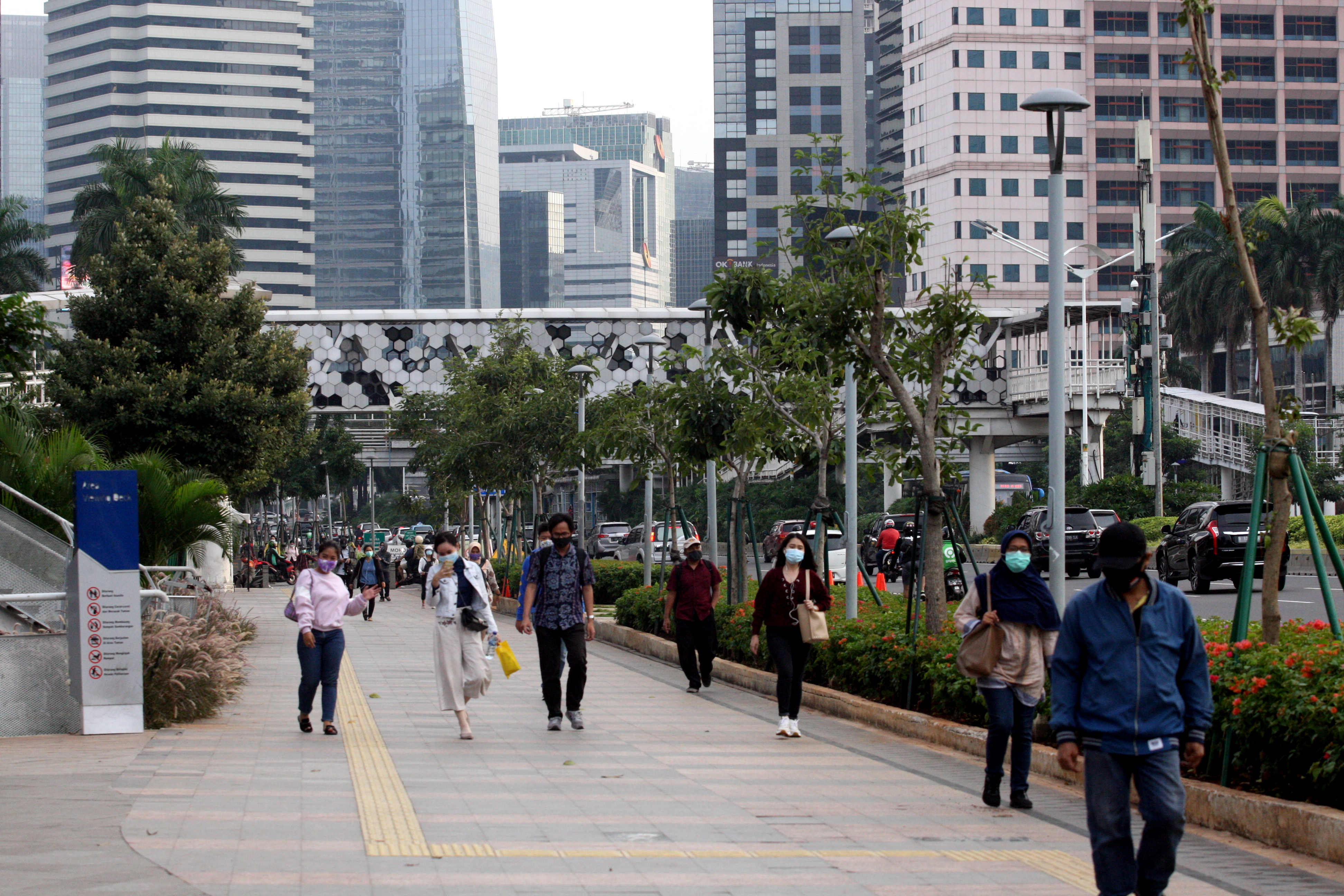 Pekerja saat jam pulang kantor