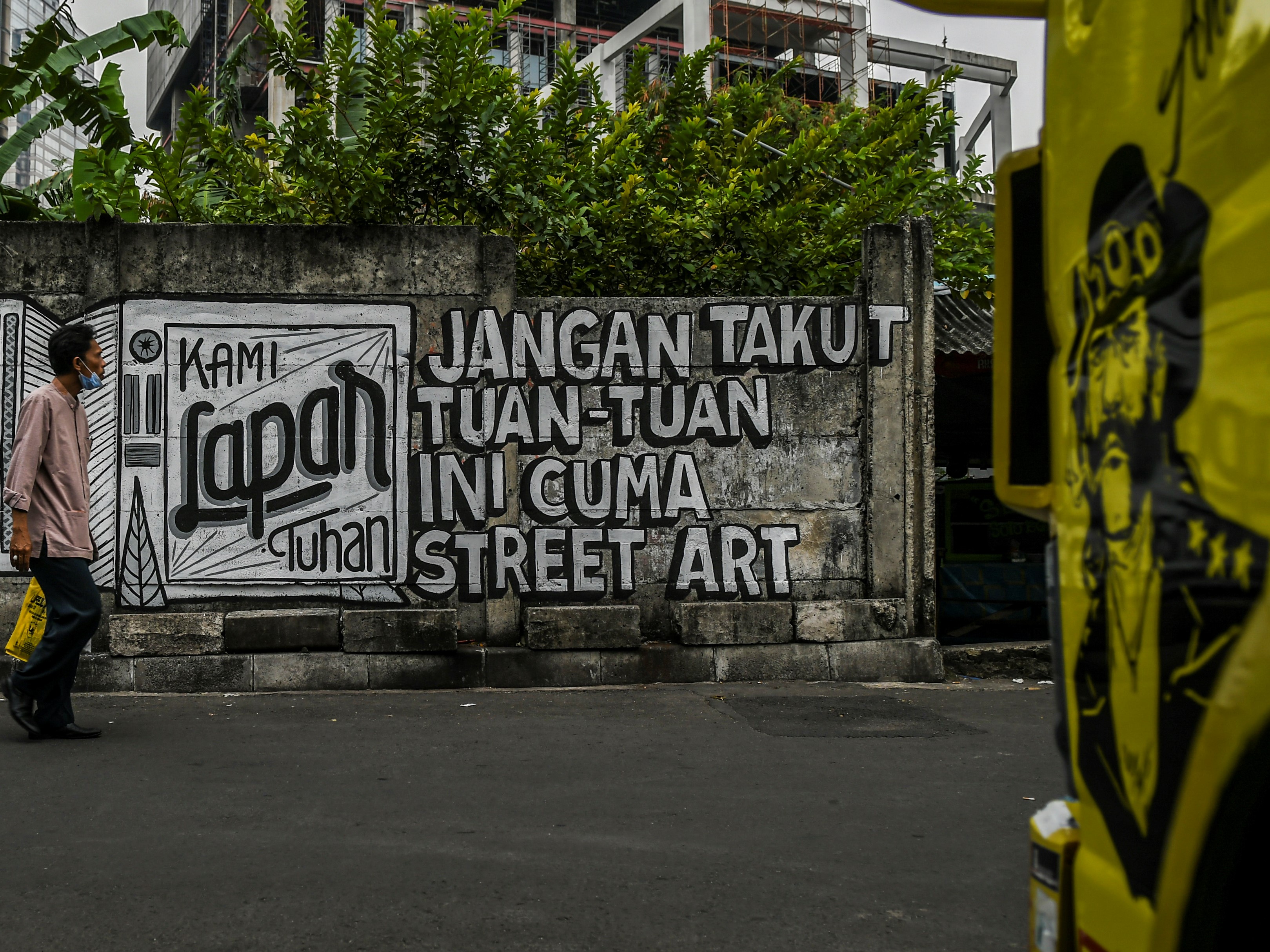 Polisi Bandung Cari Pembuat Mural Mirip Jokowi