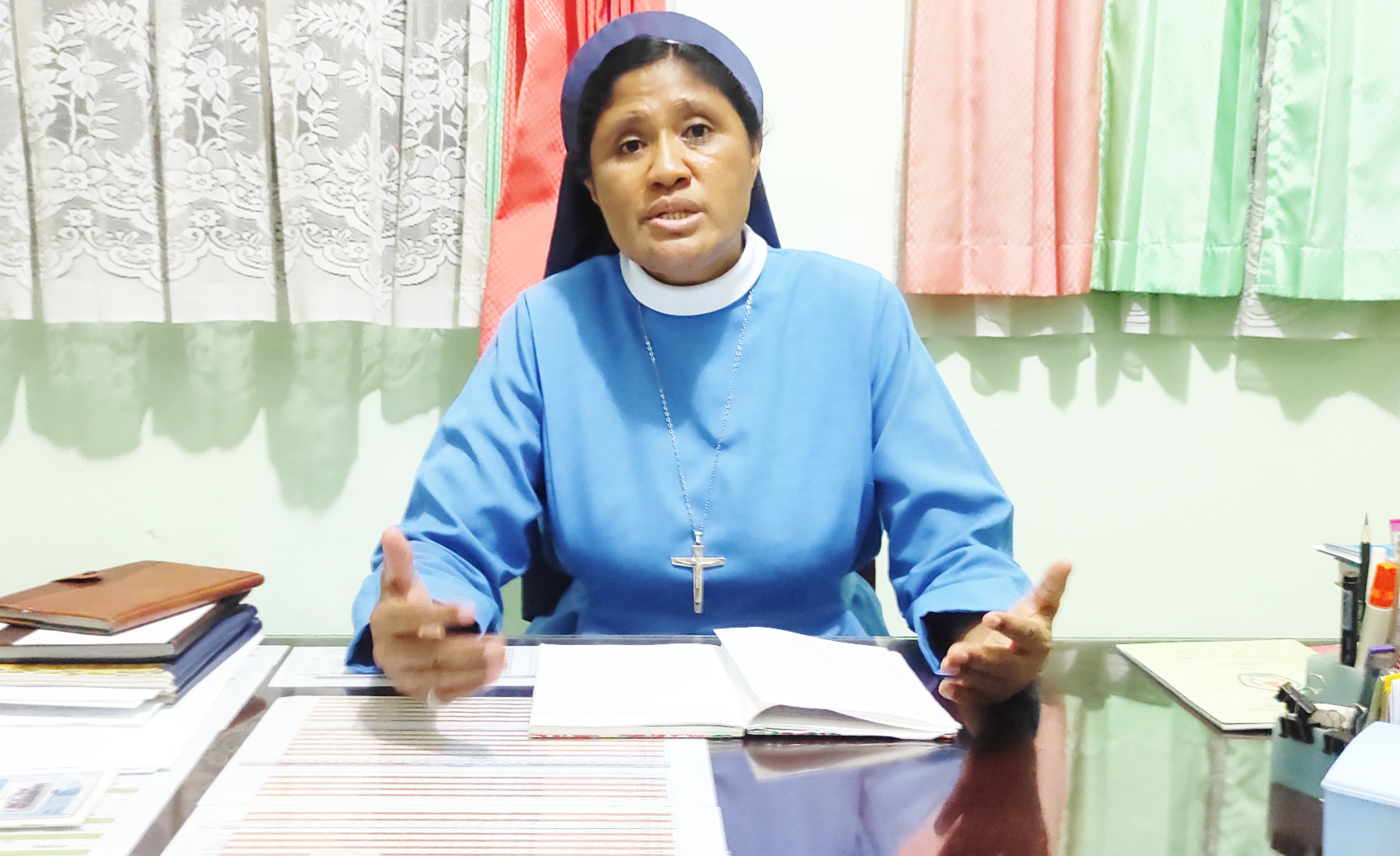 Kepala SMAK Bhaktyarsa Maumere, Suster Marcelina Lidi. 