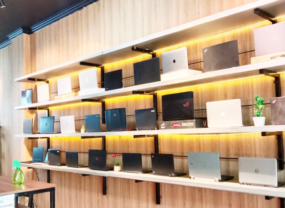 Ilustrasi. Sejumlah laptop bekas dipajang di  Rimas Laptop.