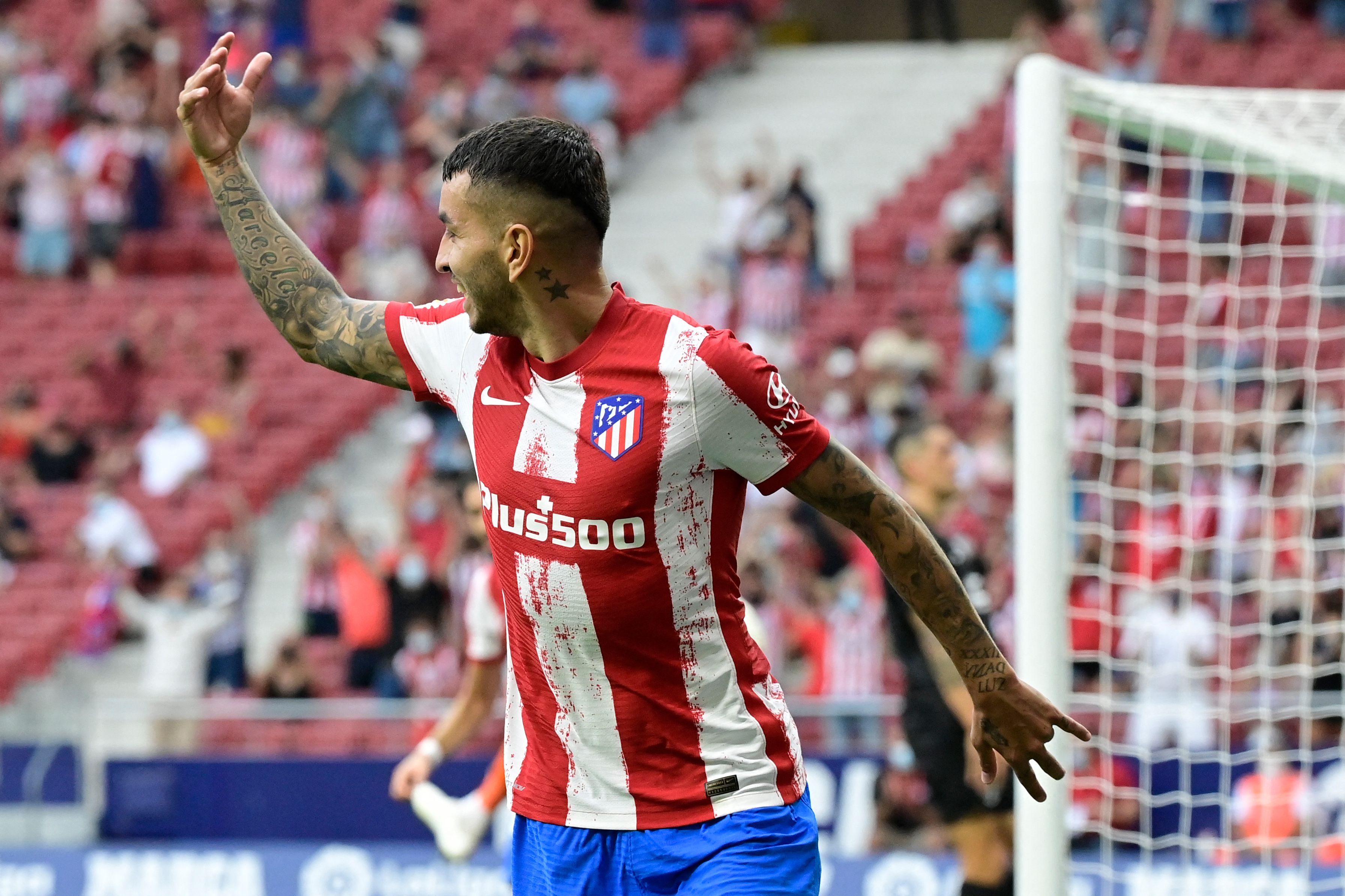 Penyerang Atletico Madrid Angel Correa melakukan selebrasi usai mencetak gol ke gawang Elche di laga La Liga.