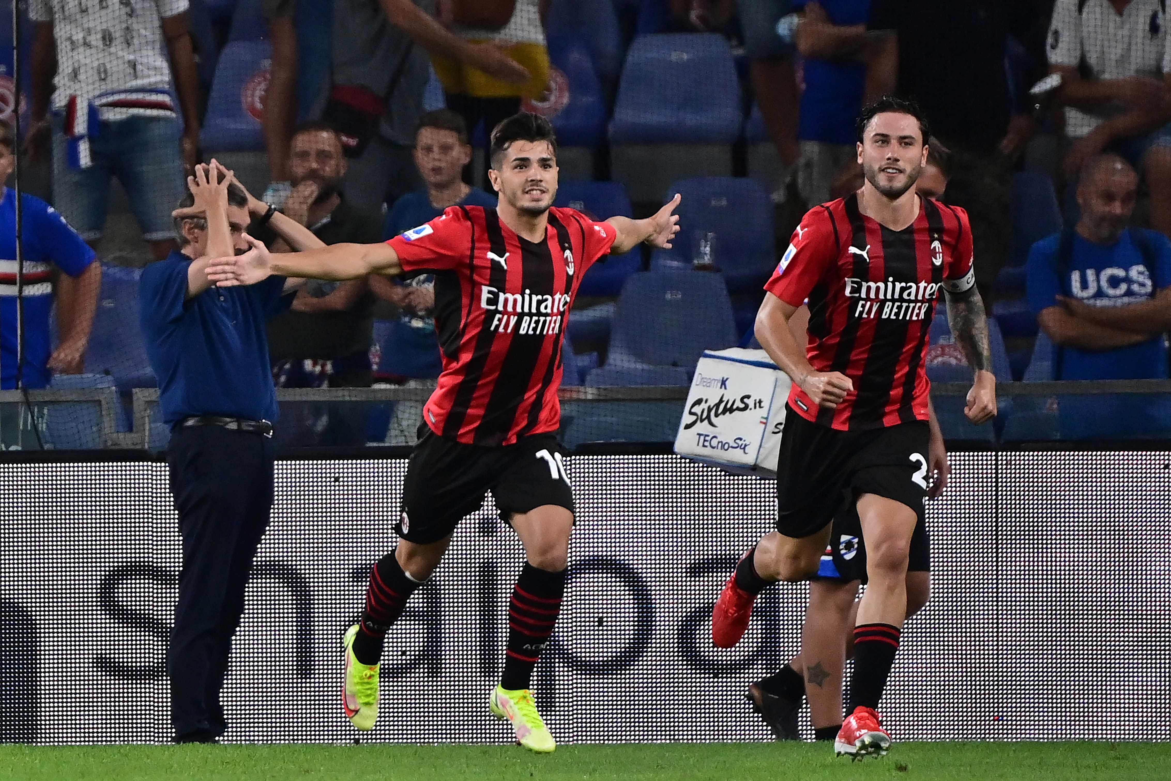 Gelandang AC Milan Brahim Diaz melakukan selebrasi usai mencetak gol ke gawang Sampdoria di laga Serie A.