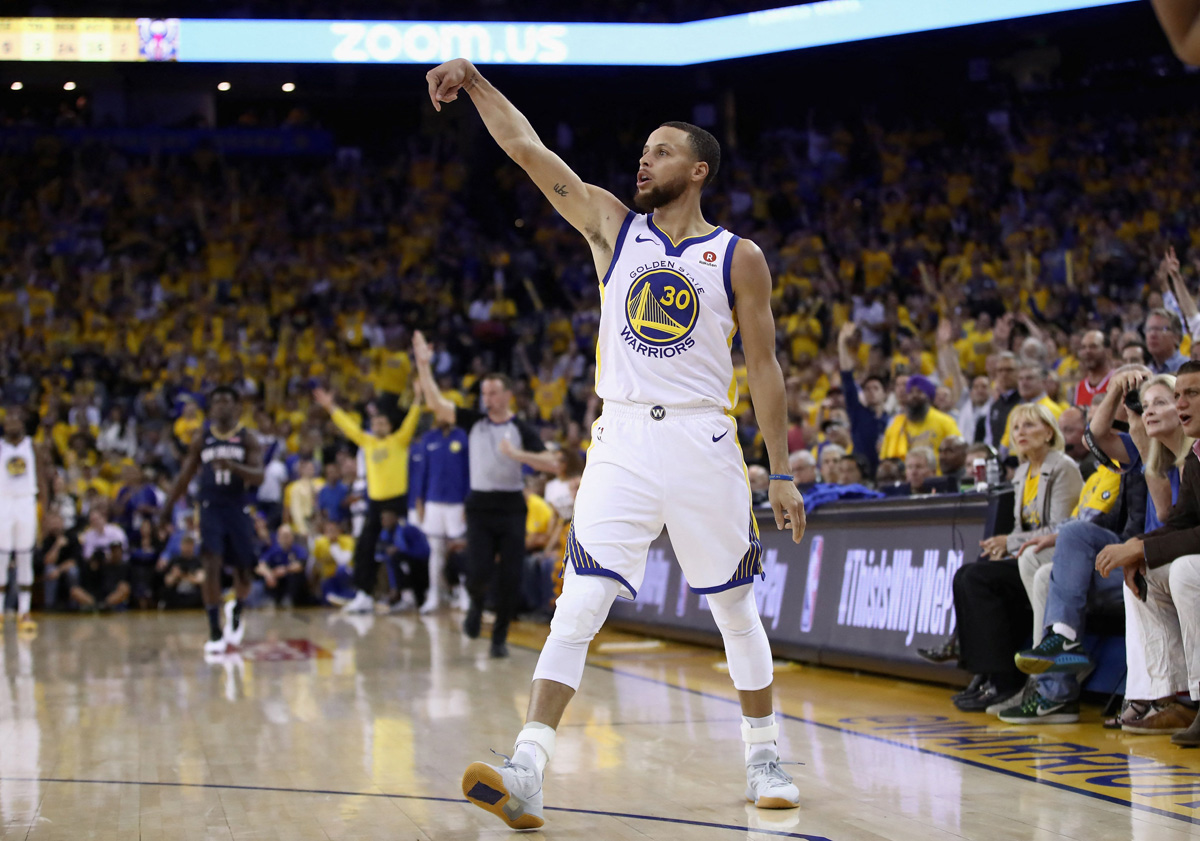 Bintang NBA, Stephen Curry sepakat bertahan di Golden State Warriors.