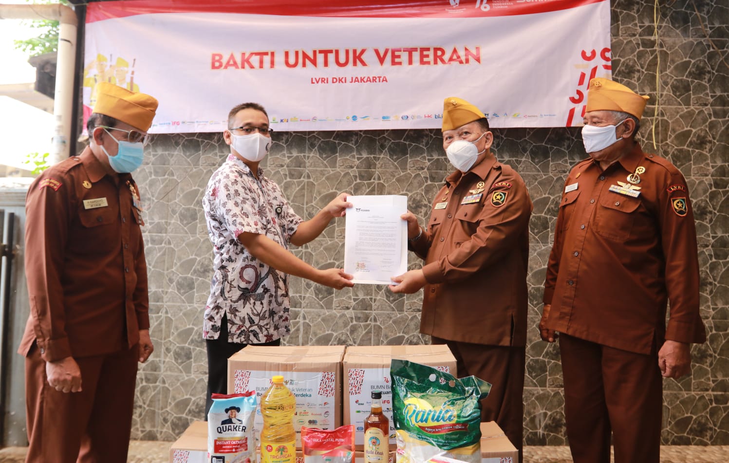 PT Asabri memberikan bantuan bagi para veteran.  