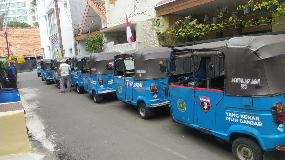 Sopir Bajaj Dukung Ganjar Presiden, Turut Membantu Bagikan Sembako