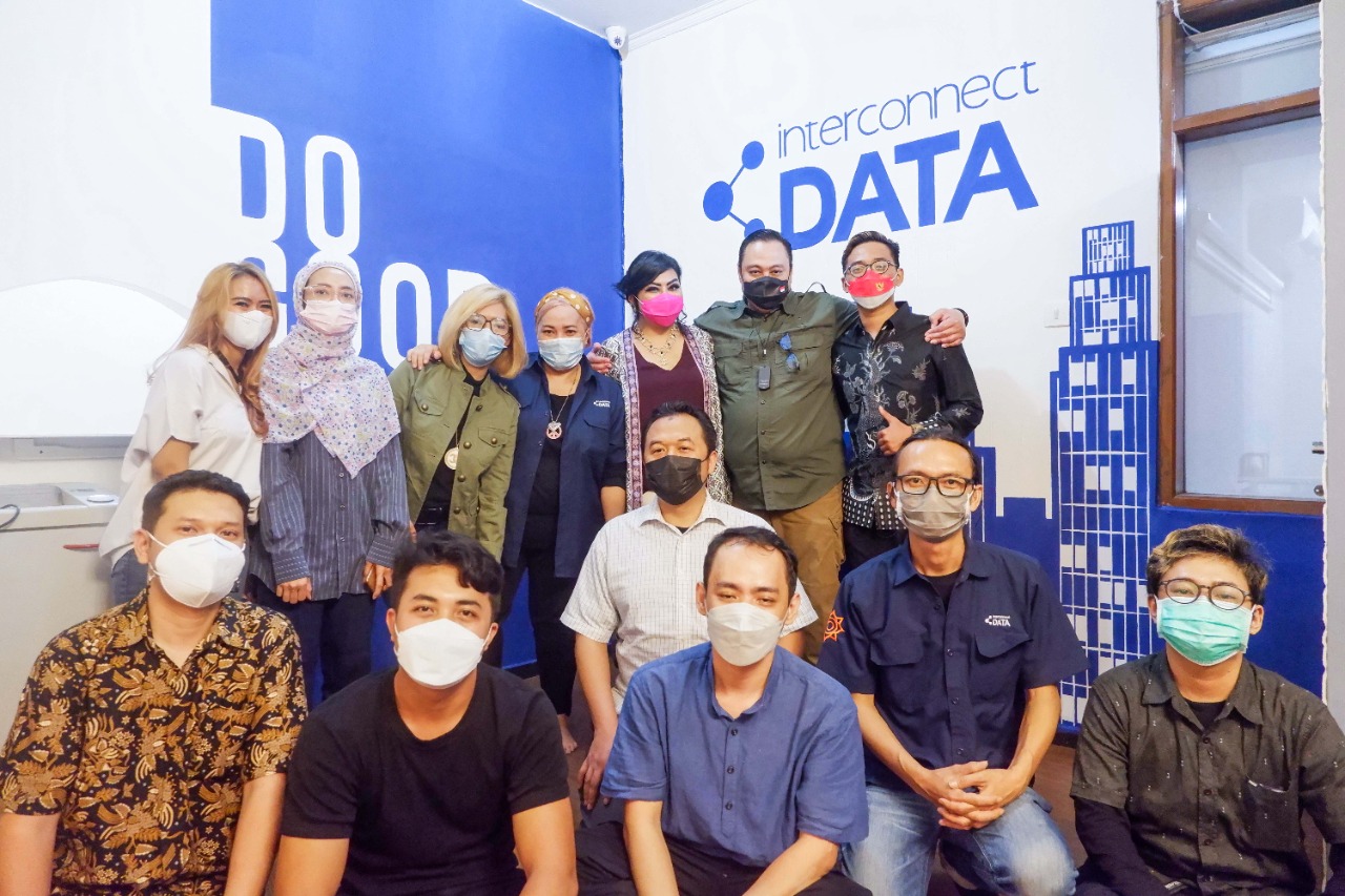 Tim Interconnect Data siap menyediakan data informasi bisnis terlengkap, akurat, otentik, dan dapat diandalkan.