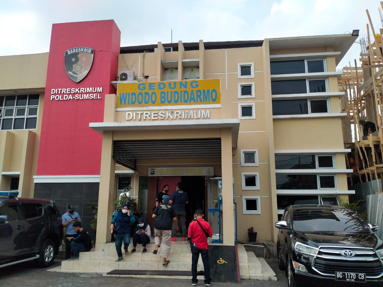 Suasana di kantor Polda Sumatra Selatan saat penangkapan Heriyanti, pelaku penghinaan terhadap negara 