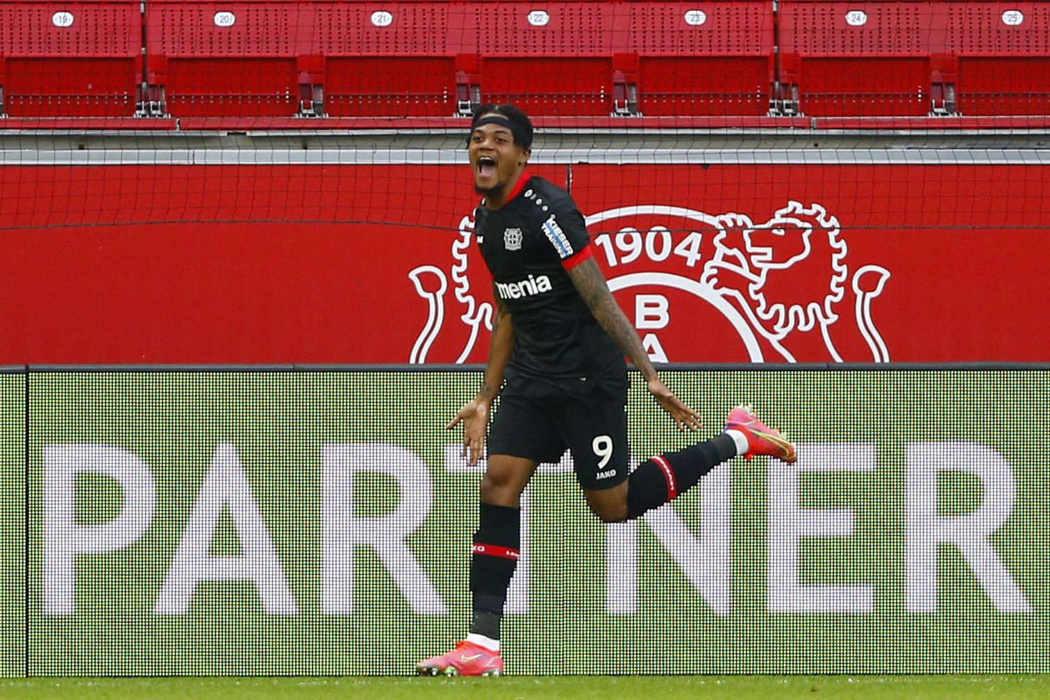 Pemain Bayer Leverkusen Leon Bailey