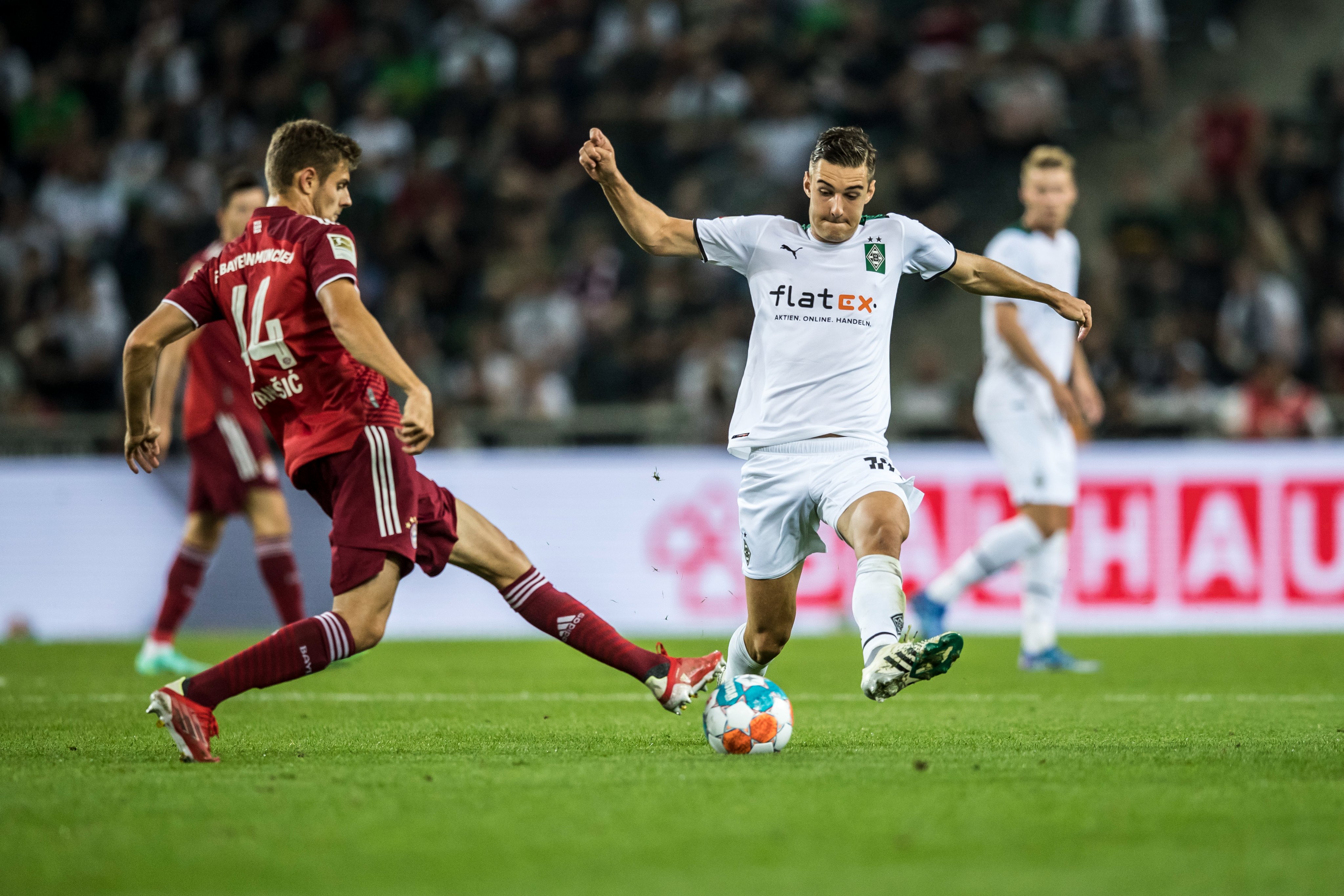 Laga Bundesliga antara Borussia Moenchengladbach dan Bayern Muenchen.