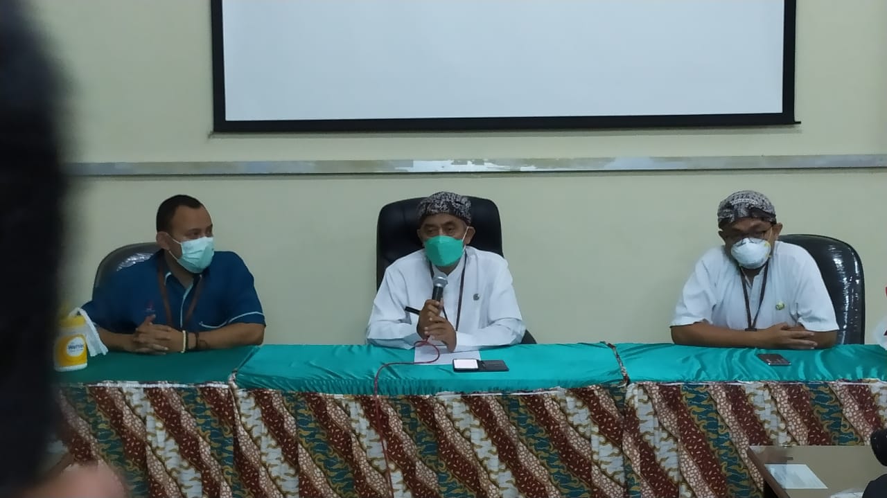 Direksi RSUD Loekomoni Hadi Kudus gelar jumpa pers, terkait dugaan pemotongan dana kesehatan yang kini ditangani Polda Jateng, Selasa (23/8)