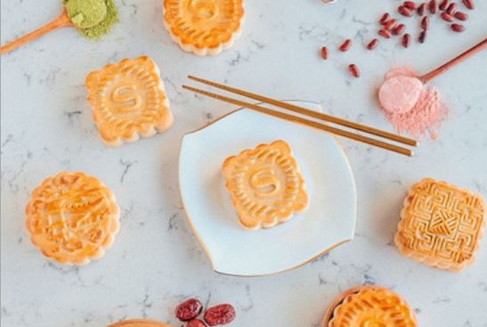 Kue Bulan yang ditawarkan Sheraton Surabaya Hotel & Towers 