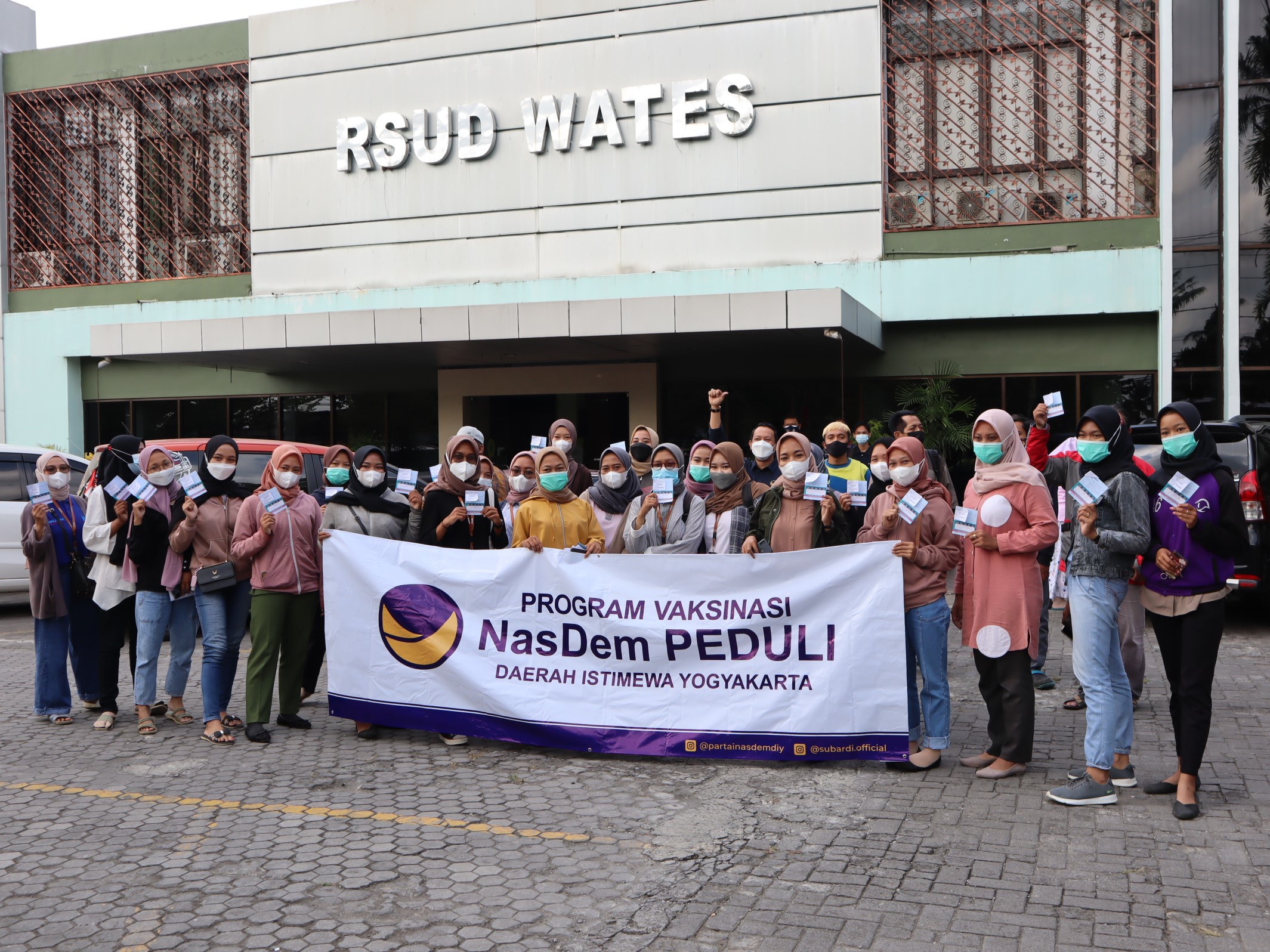 Program Vaksinasi NasDem bertajuk NasDem Peduli digelar di RSUD Wates, Kulonprogo.