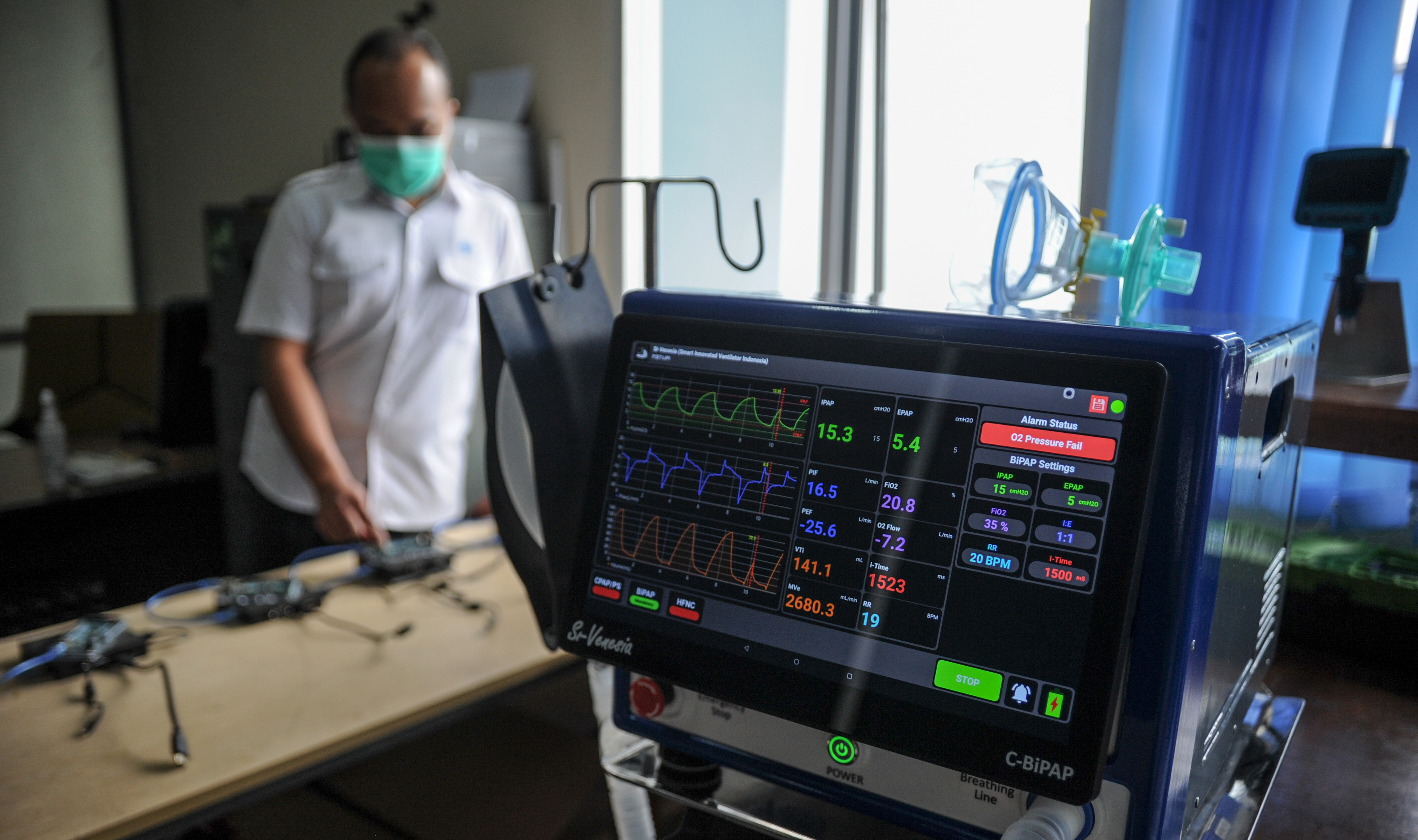 Ilustrasi inovasi alat kesehatan ventilator