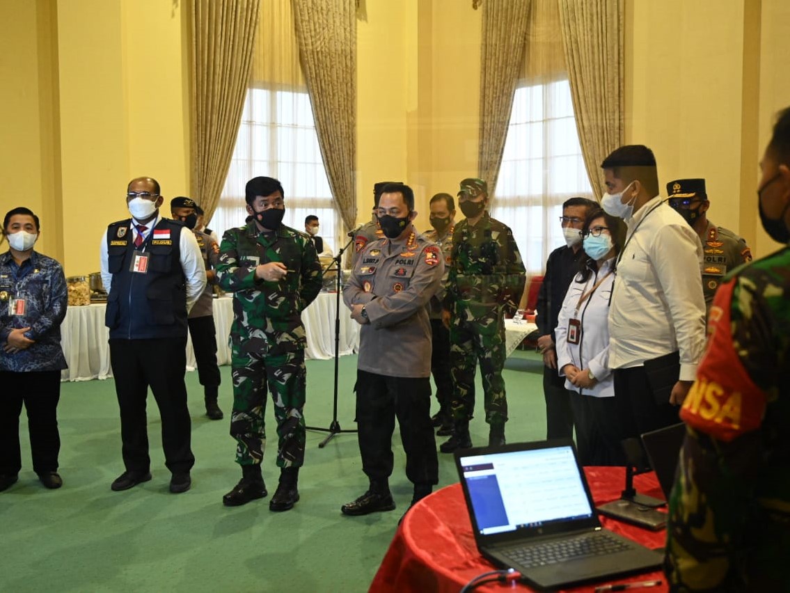 Panglima TNI Marsekal Hadi Tjahjanto bersama Kapolri Jenderal Listyo Sigit Prabowo mengunjungi Kalsel.