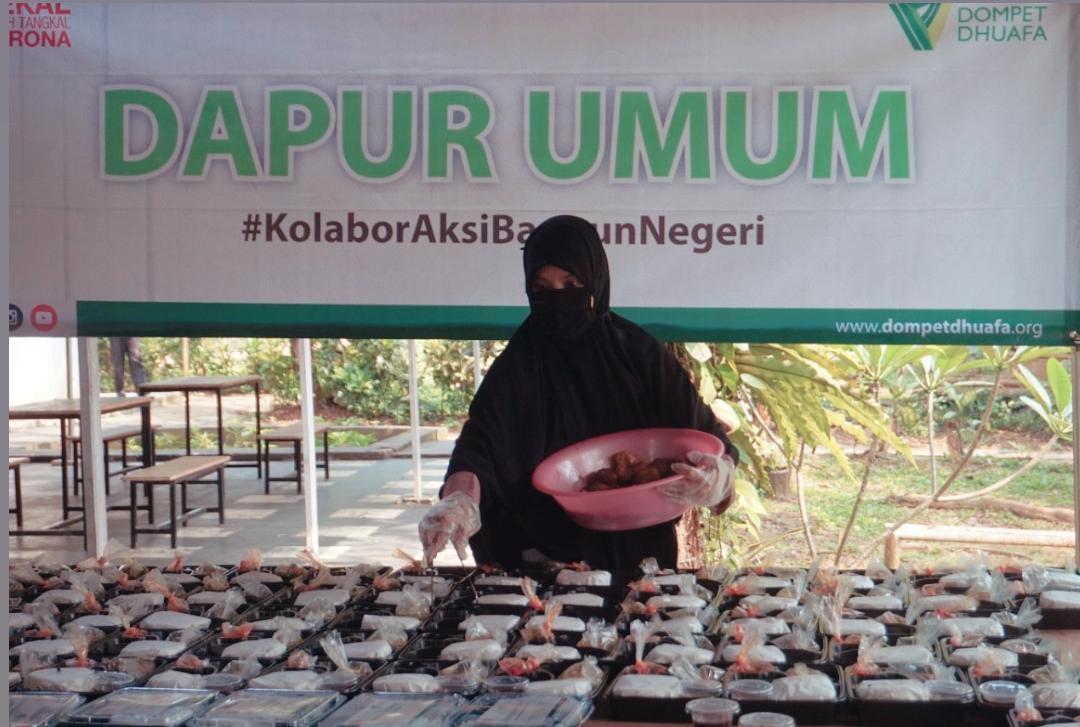 Crisis Center Dompet Dhuafa dengan layanan kesehatan telah melayani pemberian paket nutrisi bagi masyarakat yang melakukan isolasi mandiri.