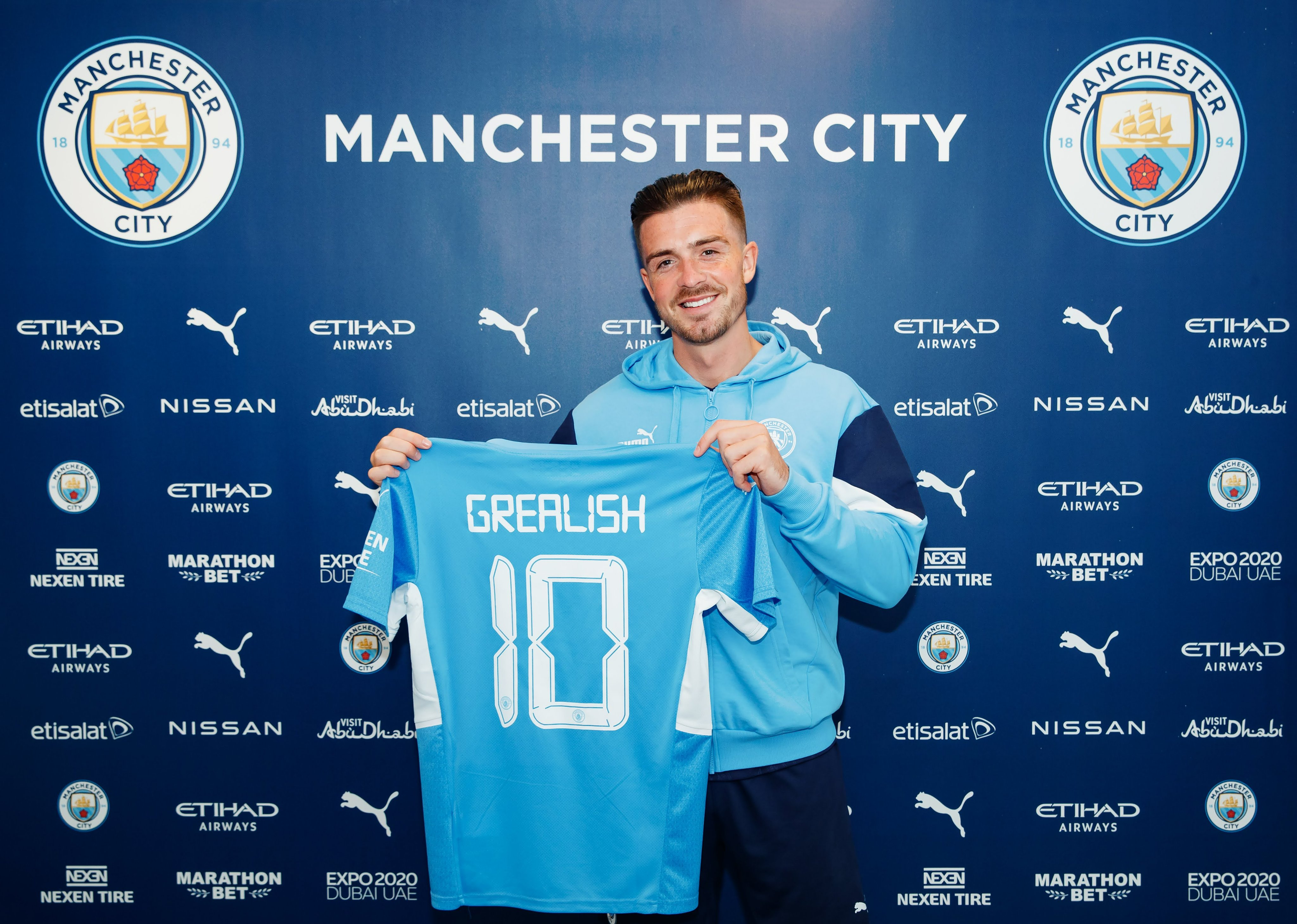 Jack Grealish saat diperkenalkan sebagai pemain Manchester City.