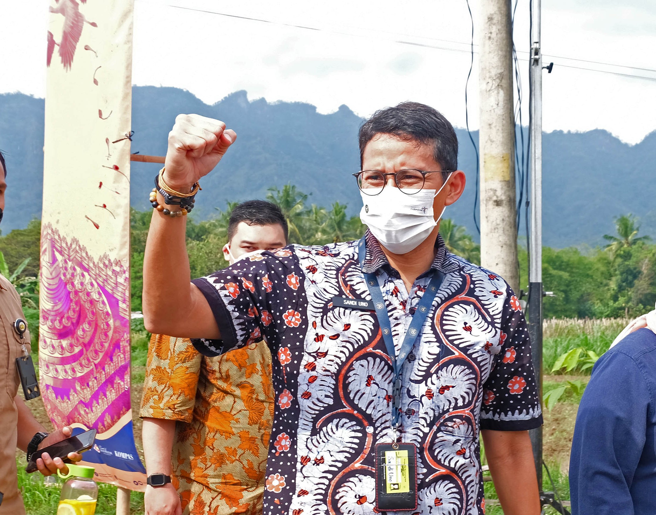 Menteri Pariwisata dan Ekonomi Kreatif Sandiaga Uno menyebutkan ada 17 subsektor dalam ekonomi kreatif yang dapat dijajaki pengusaha wanita.