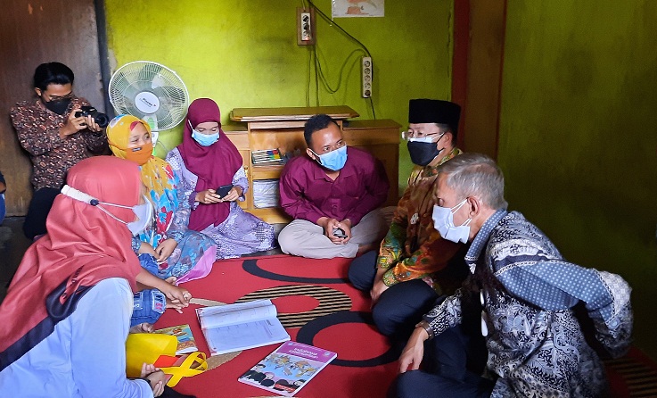 Bupati Cianjur Herman Suherman dan Wakil Bupati Cianjur Tb Mulyana Syahrudin meninjau pelaksanaan program Gurujug. 