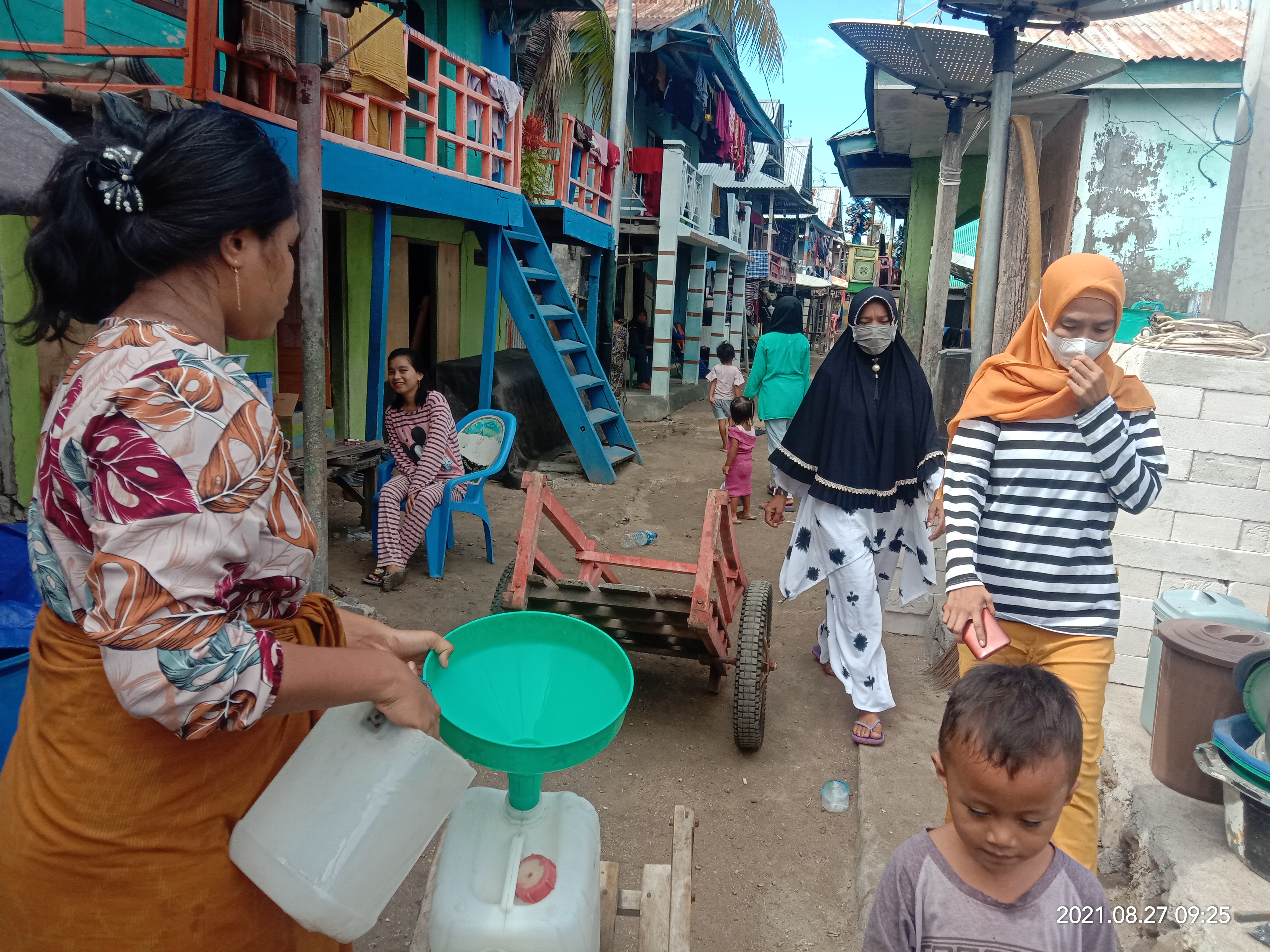 Warga di Desa Pasir Putih, NTT