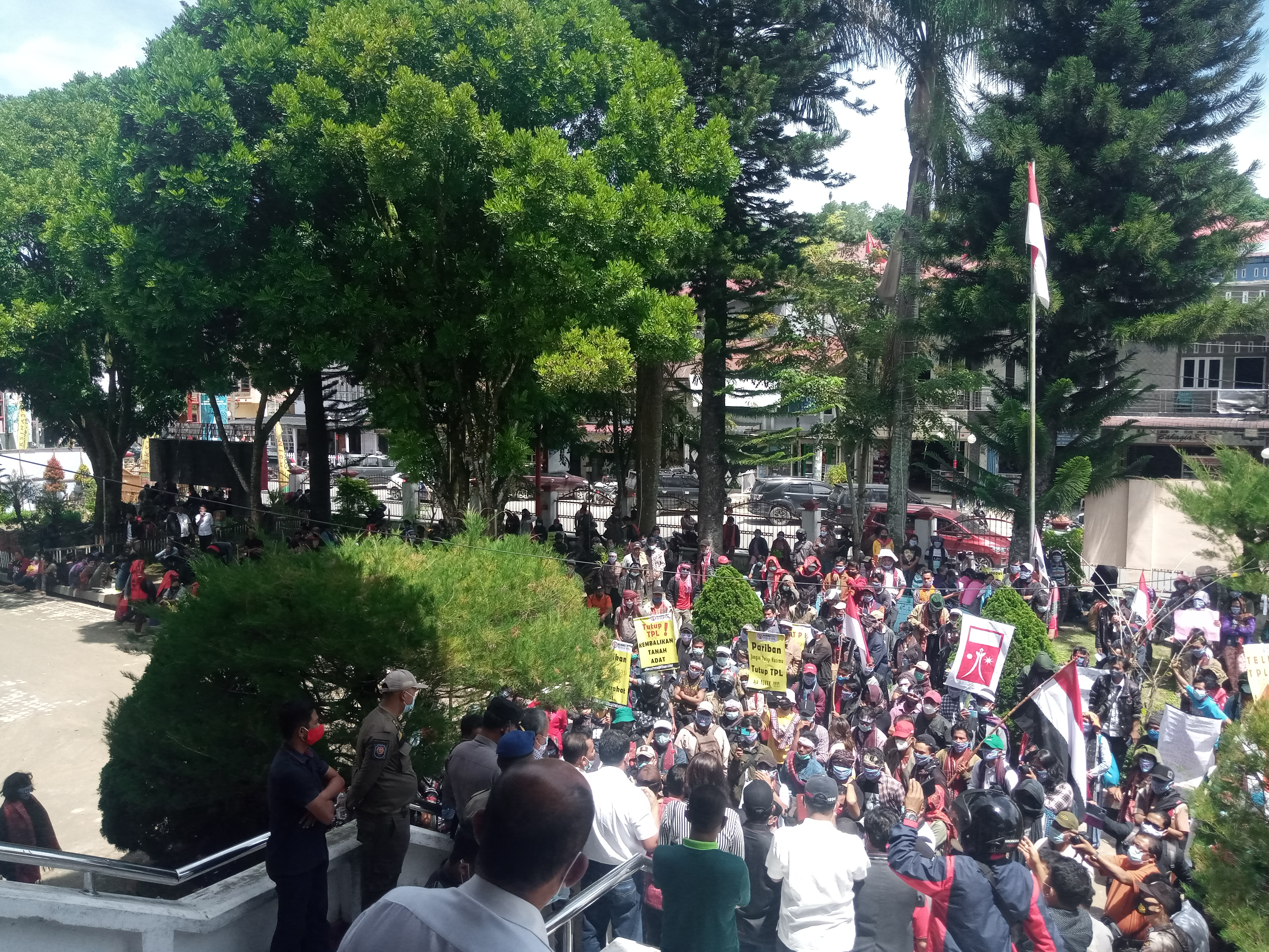 Presiden Jokowi Terima Aduan Permasalahan Lingkungan PT TPL 