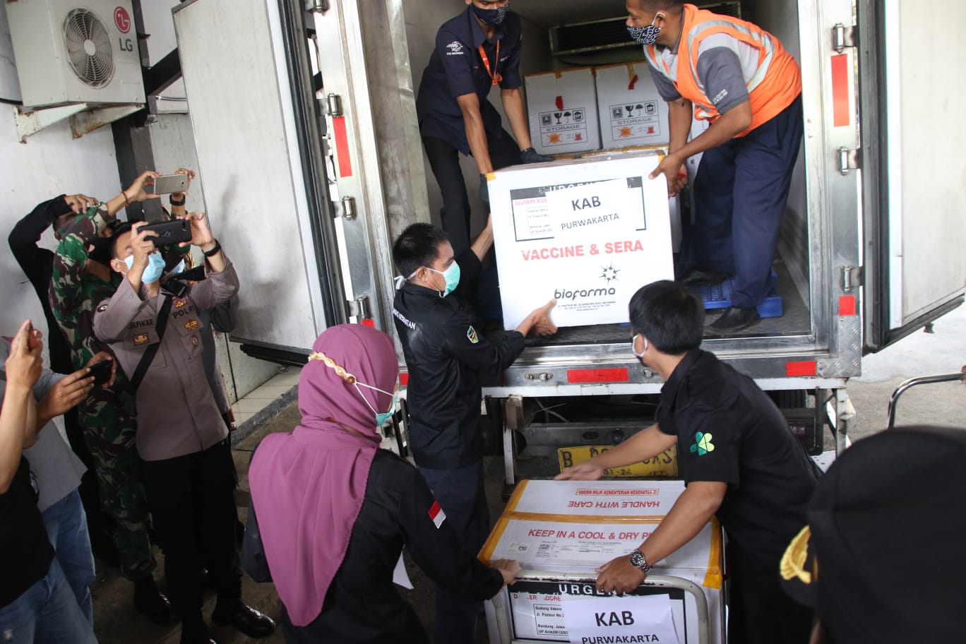 Pemkab Purwakarta kembali menerima 2.894 vial vaksin Covid-19, Minggu (8/8)