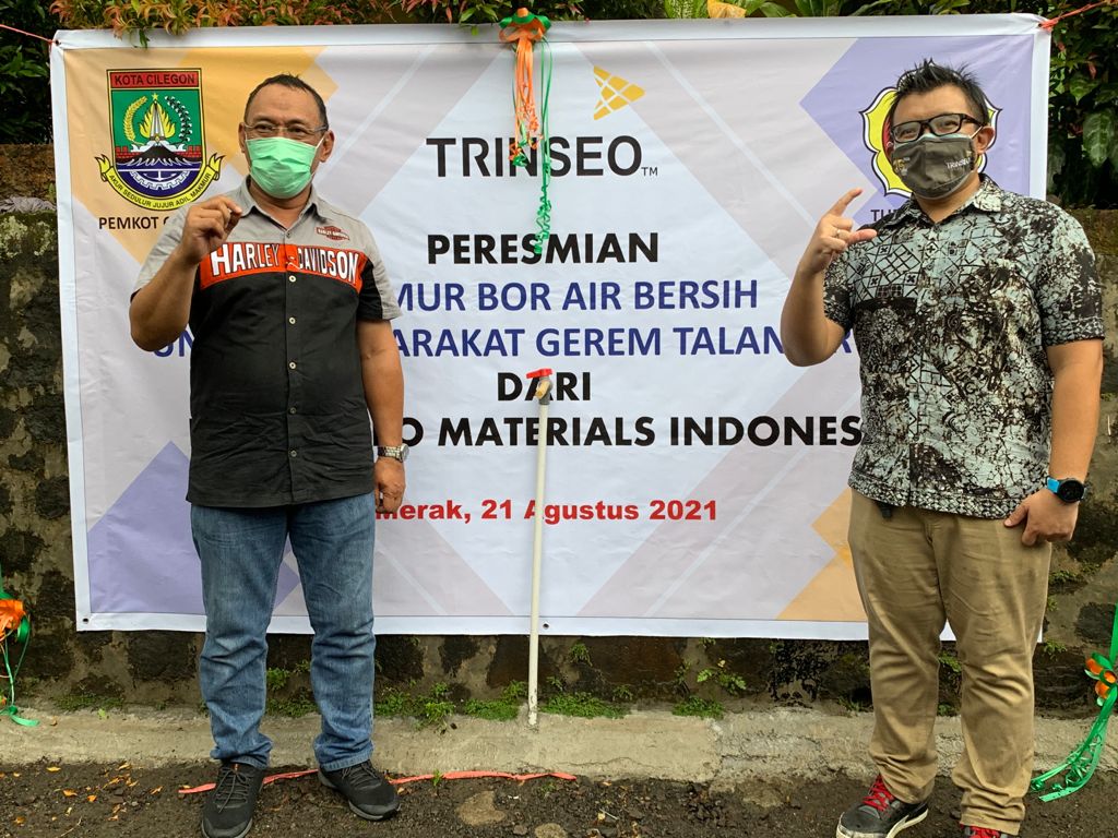 Acara peresmian sumur bor air bersih bagi masyarakat di di RW 08 Garem Talang, Cilegon, Banten. 