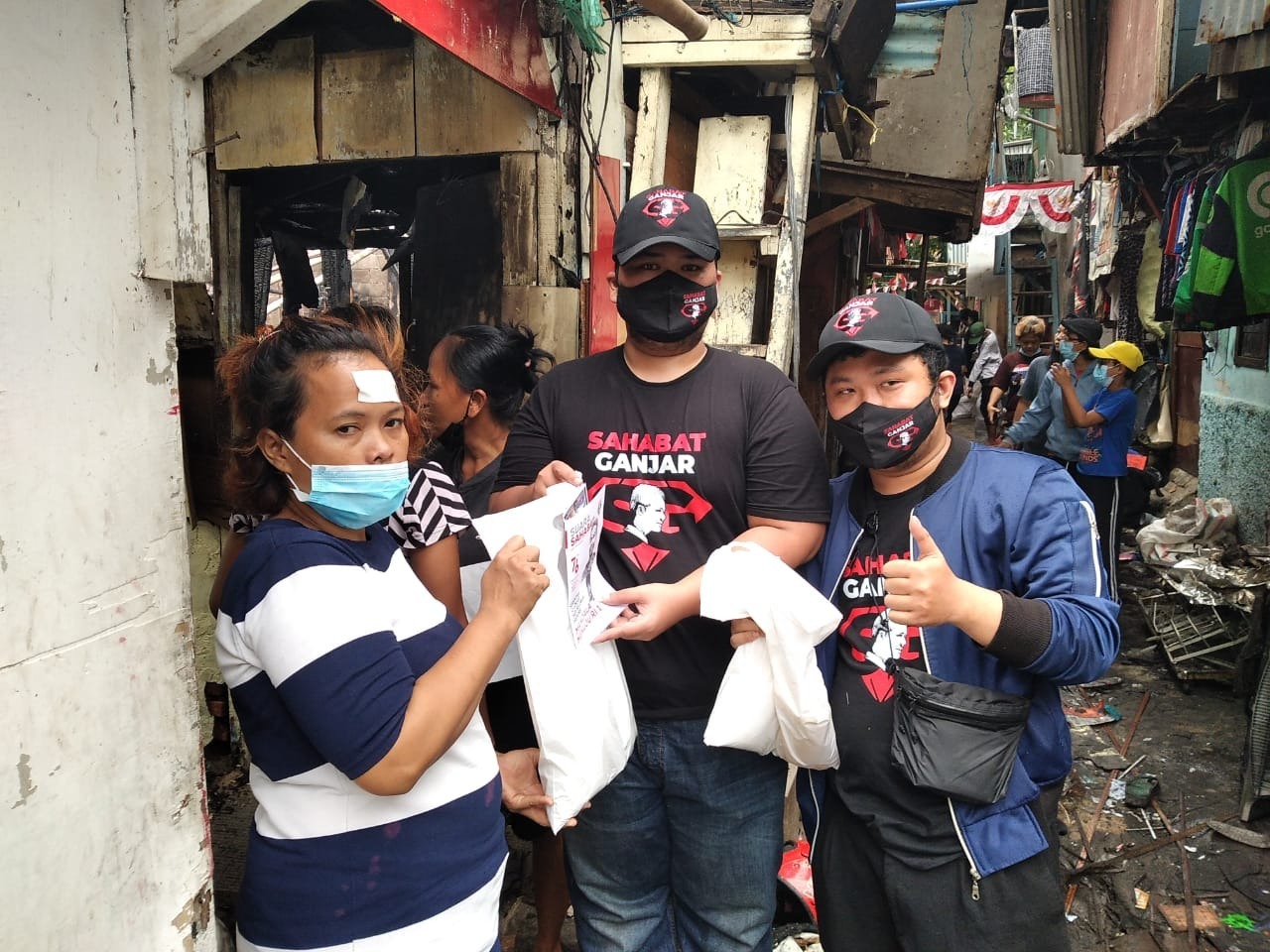 Peduli Bencana, Relawan Sahabat Ganjar Sumbang Sembako ke Korban Kebakaran
