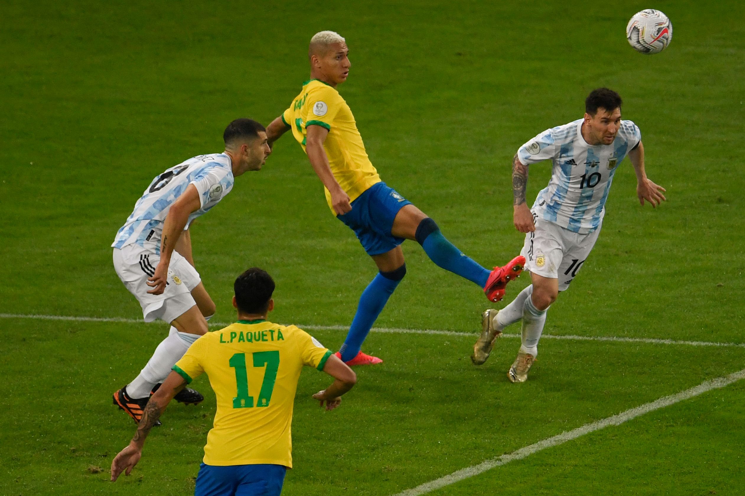 Ilustrasi--Laga final Copa America antara Brasil dan Argentina.